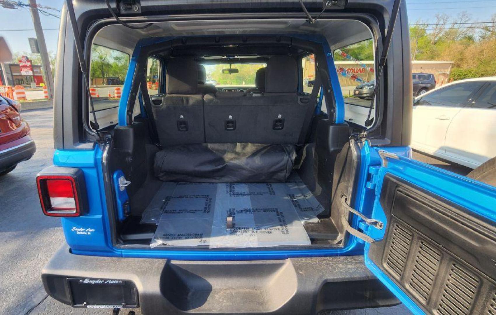 2022 BLUE JEEP WRANGLER UNLIMI SPORT (1C4HJXDG8NW) with an 3.6L engine, Automatic transmission, located at 101 S. Halleck St., DeMotte, 46310, (219) 987-2922, 41.202343, -87.198189 - Photo#20