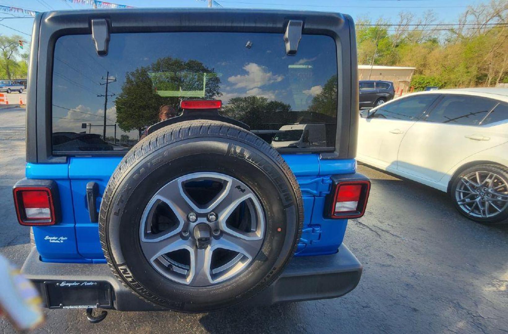 2022 BLUE JEEP WRANGLER UNLIMI SPORT (1C4HJXDG8NW) with an 3.6L engine, Automatic transmission, located at 101 S. Halleck St., DeMotte, 46310, (219) 987-2922, 41.202343, -87.198189 - Photo#22