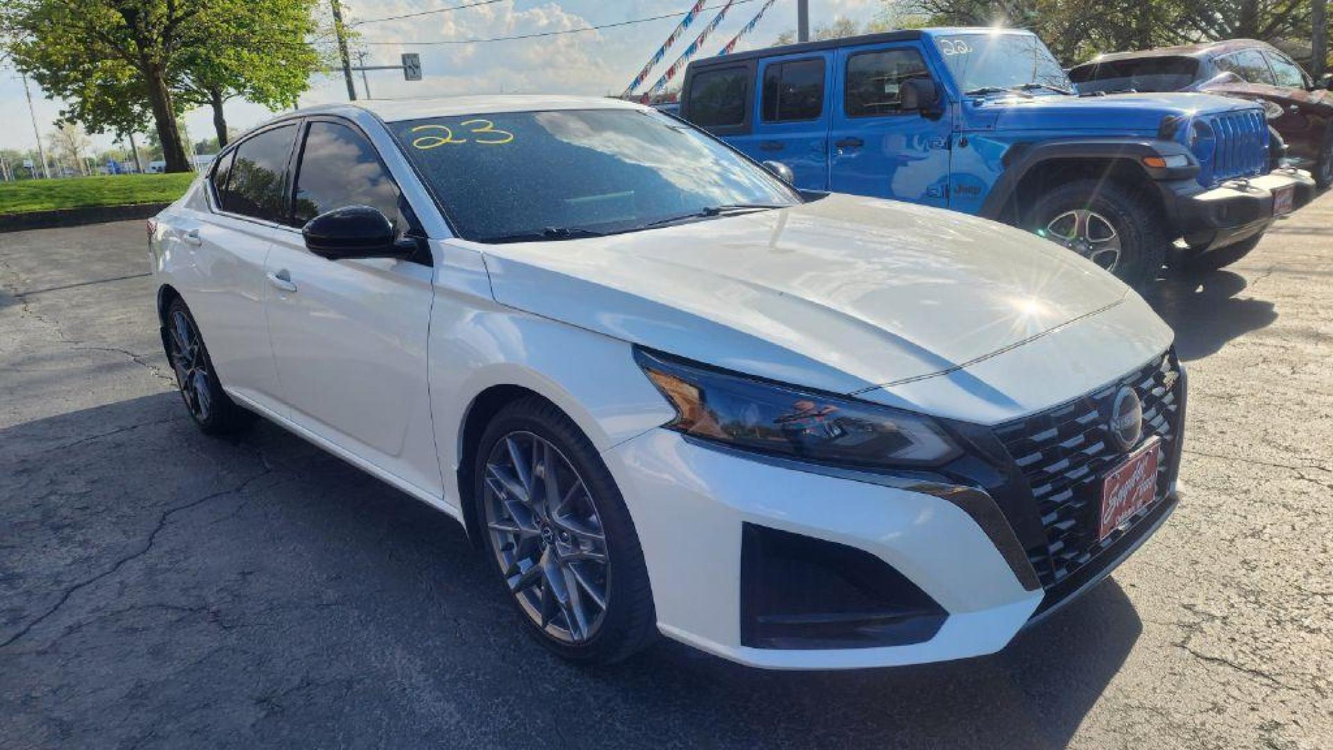 2023 WHITE NISSAN ALTIMA SR - FWD (1N4AL4CV9PN) with an 2.0L engine, Continuously Variable transmission, located at 101 S. Halleck St., DeMotte, 46310, (219) 987-2922, 41.202343, -87.198189 - Photo#1