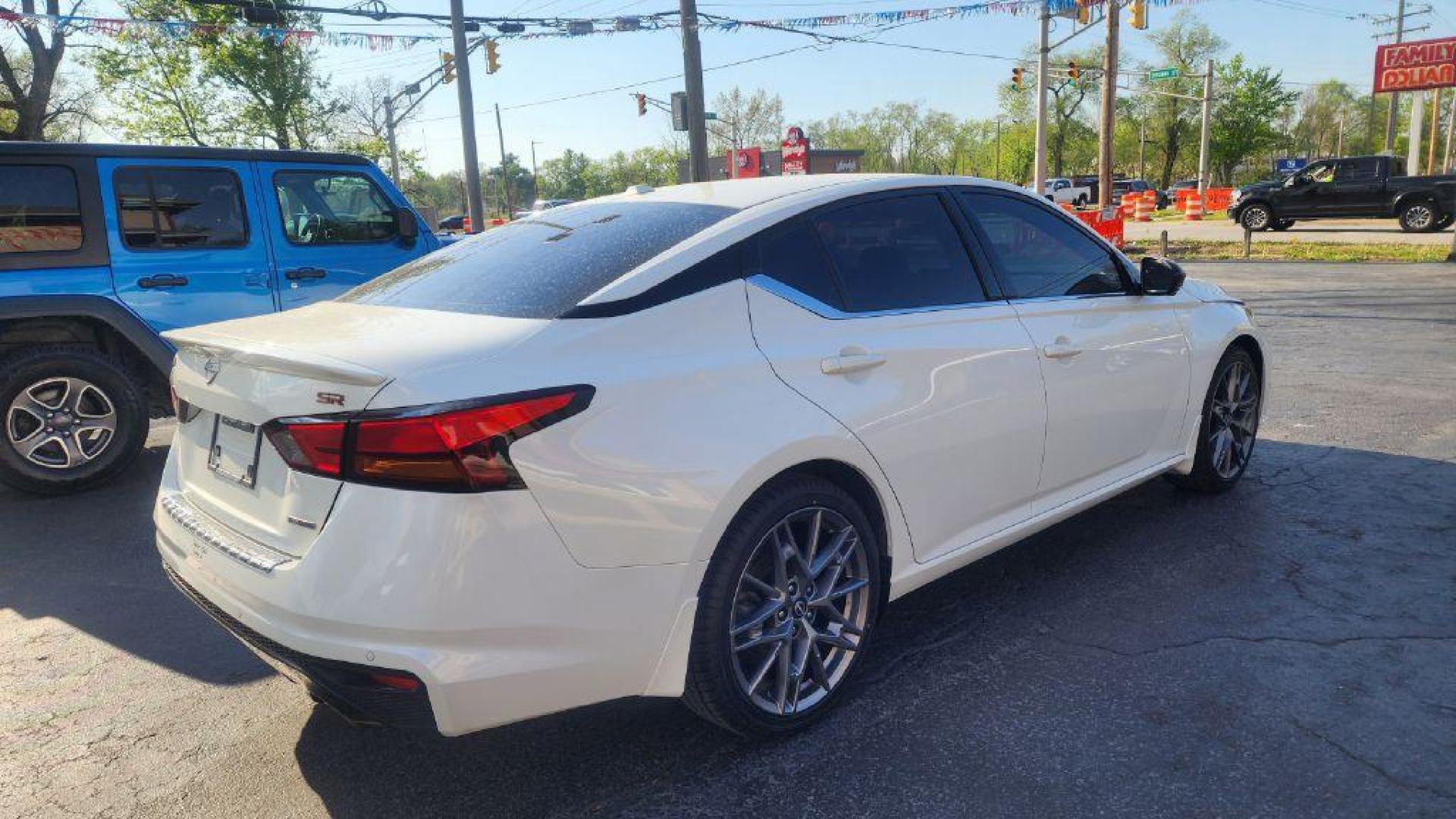 2023 WHITE NISSAN ALTIMA SR - FWD (1N4AL4CV9PN) with an 2.0L engine, Continuously Variable transmission, located at 101 S. Halleck St., DeMotte, 46310, (219) 987-2922, 41.202343, -87.198189 - Photo#2