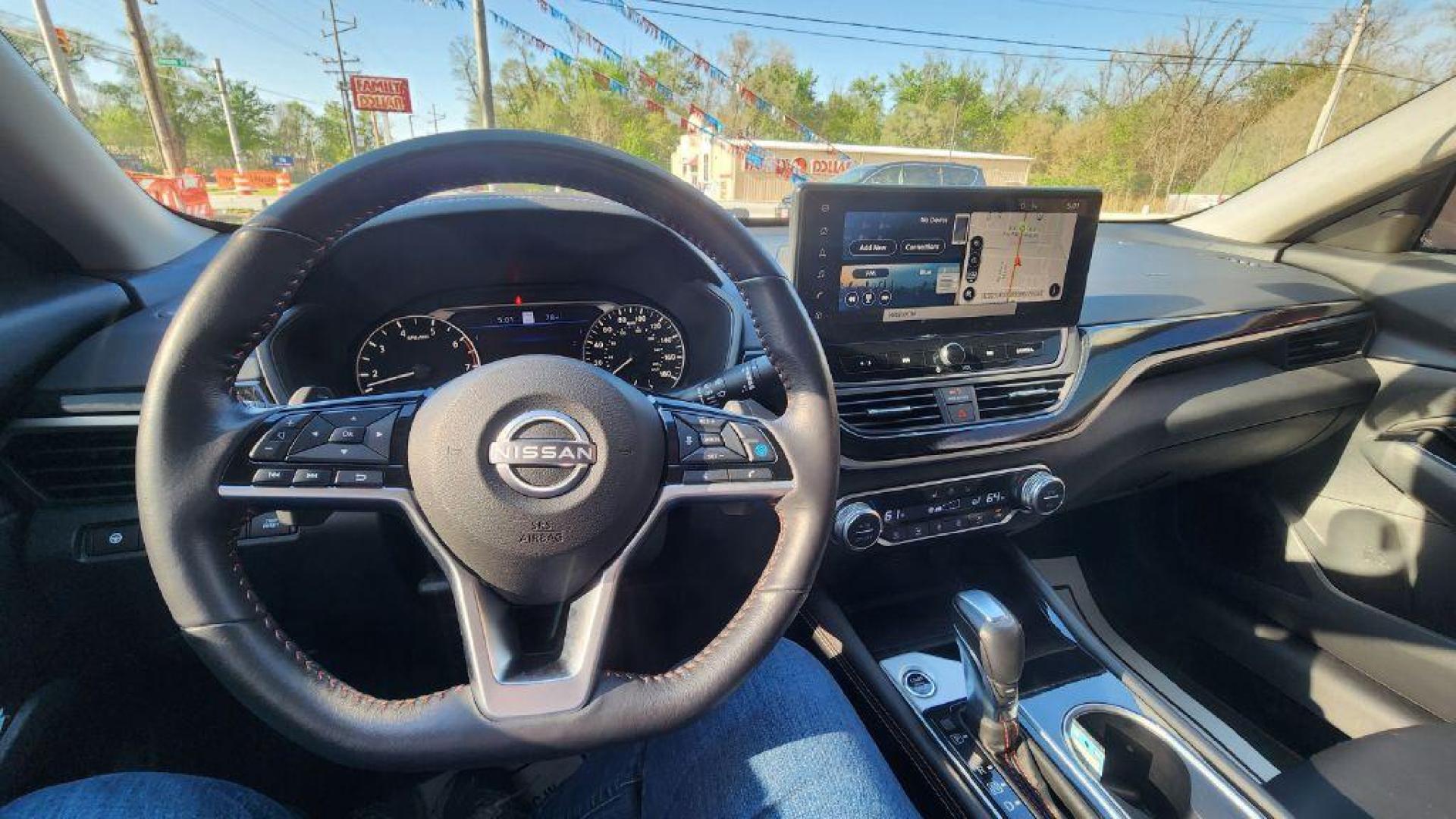 2023 WHITE NISSAN ALTIMA SR - FWD (1N4AL4CV9PN) with an 2.0L engine, Continuously Variable transmission, located at 101 S. Halleck St., DeMotte, 46310, (219) 987-2922, 41.202343, -87.198189 - Photo#8