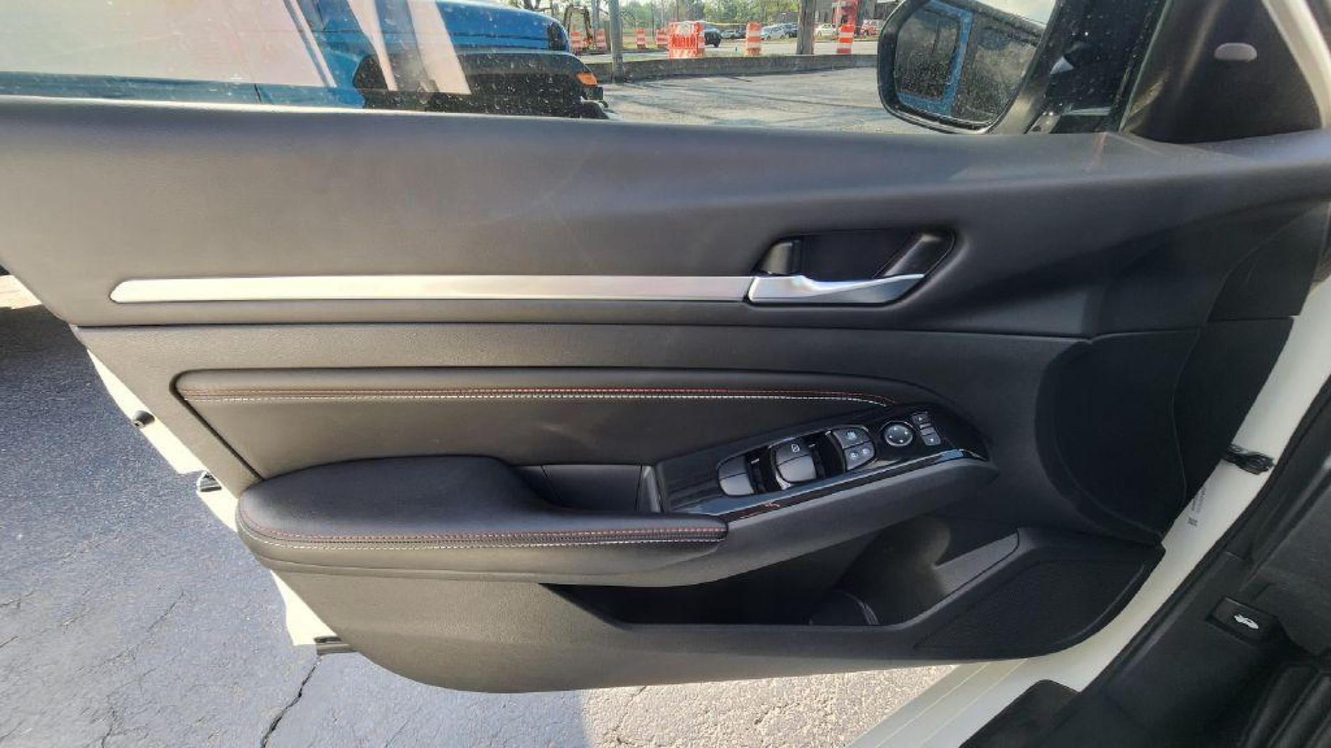 2023 WHITE NISSAN ALTIMA SR - FWD (1N4AL4CV9PN) with an 2.0L engine, Continuously Variable transmission, located at 101 S. Halleck St., DeMotte, 46310, (219) 987-2922, 41.202343, -87.198189 - Photo#17