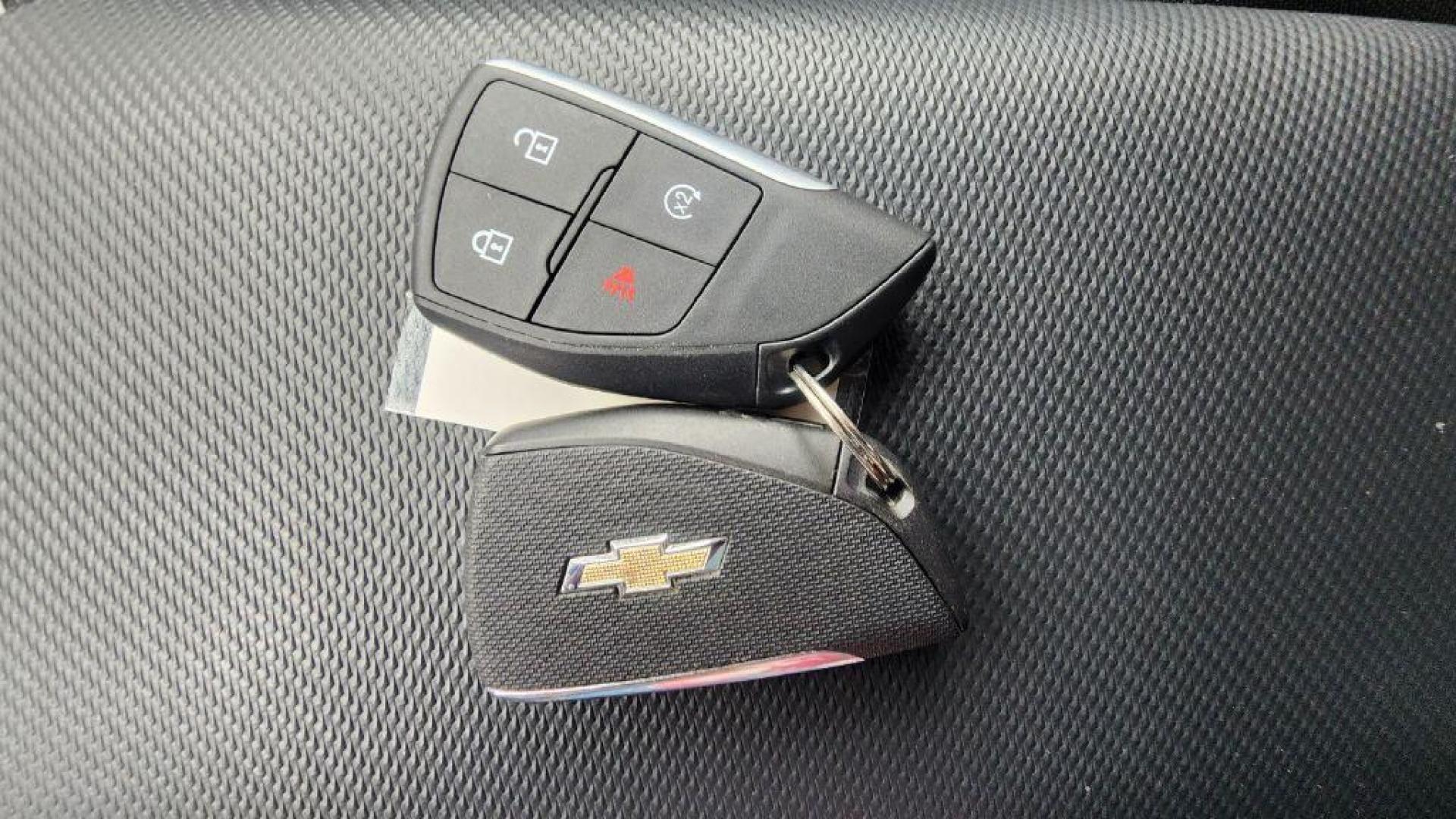 2025 GRAY CHEVROLET EQUINOX LT (3GNAXPEG0SL) with an 1.5L engine, Automatic transmission, located at 101 S. Halleck St., DeMotte, 46310, (219) 987-2922, 41.202343, -87.198189 - Photo#16