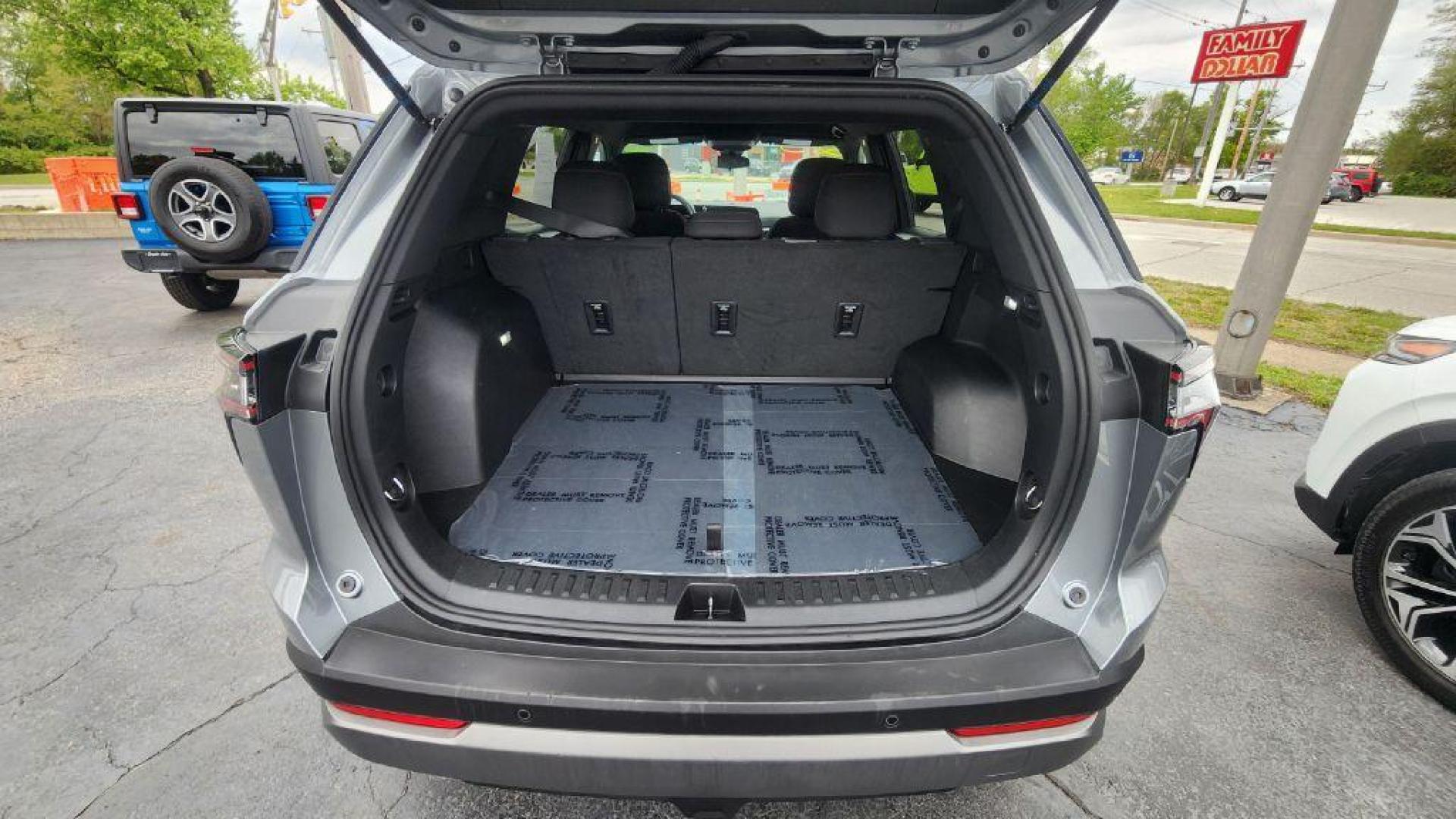 2025 GRAY CHEVROLET EQUINOX LT (3GNAXPEG0SL) with an 1.5L engine, Automatic transmission, located at 101 S. Halleck St., DeMotte, 46310, (219) 987-2922, 41.202343, -87.198189 - Photo#19