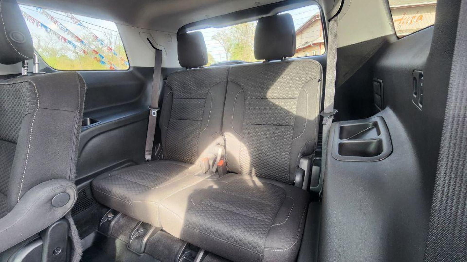 2019 WHITE GMC ACADIA SLE (1GKKNLLS6KZ) with an 3.6L engine, Automatic transmission, located at 101 S. Halleck St., DeMotte, 46310, (219) 987-2922, 41.202343, -87.198189 - Photo#6