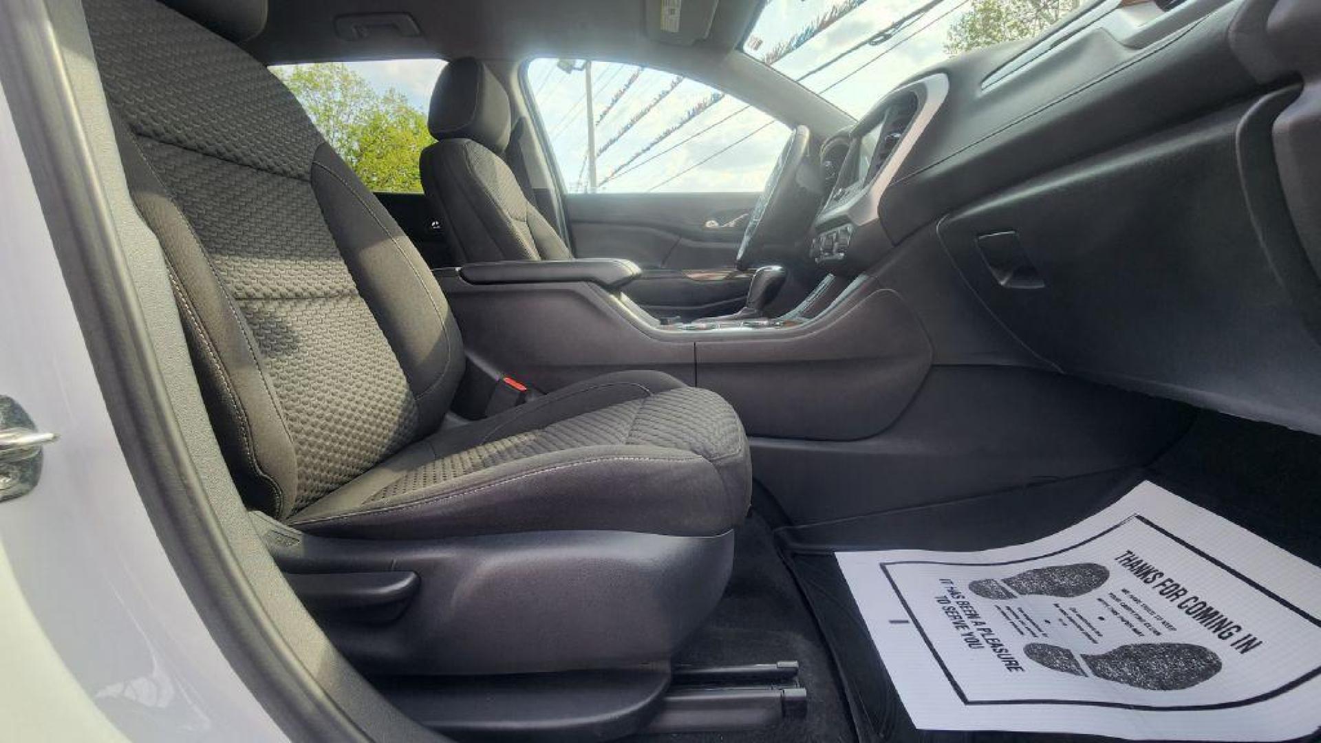 2019 WHITE GMC ACADIA SLE (1GKKNLLS6KZ) with an 3.6L engine, Automatic transmission, located at 101 S. Halleck St., DeMotte, 46310, (219) 987-2922, 41.202343, -87.198189 - Photo#9