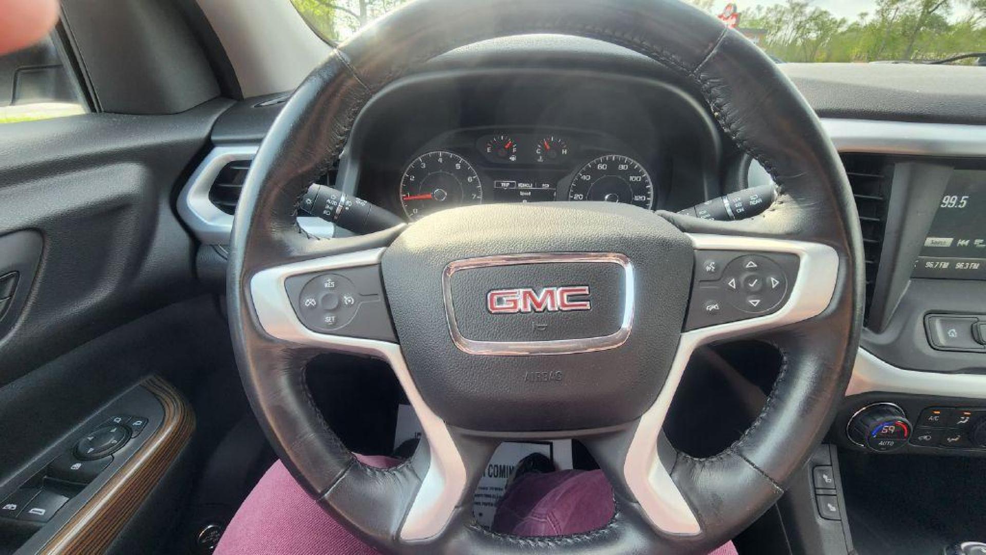 2019 WHITE GMC ACADIA SLE (1GKKNLLS6KZ) with an 3.6L engine, Automatic transmission, located at 101 S. Halleck St., DeMotte, 46310, (219) 987-2922, 41.202343, -87.198189 - Photo#13