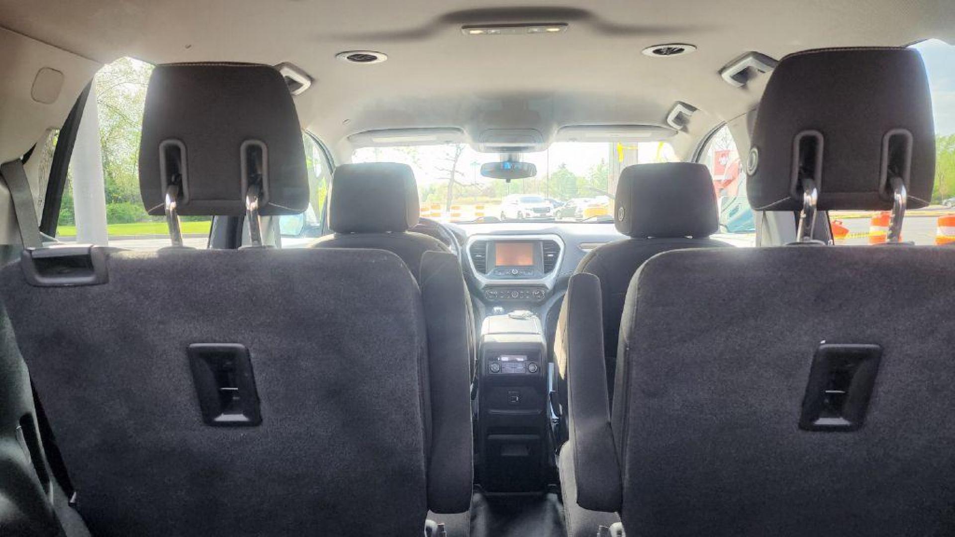 2019 WHITE GMC ACADIA SLE (1GKKNLLS6KZ) with an 3.6L engine, Automatic transmission, located at 101 S. Halleck St., DeMotte, 46310, (219) 987-2922, 41.202343, -87.198189 - Photo#20