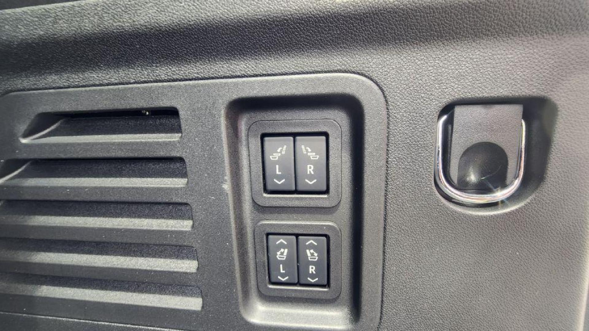 2025 GRAY BUICK ENCLAVE PREFERRED - AWD (5GAEVARS3SJ) with an 2.5L engine, Automatic transmission, located at 101 S. Halleck St., DeMotte, 46310, (219) 987-2922, 41.202343, -87.198189 - Photo#21