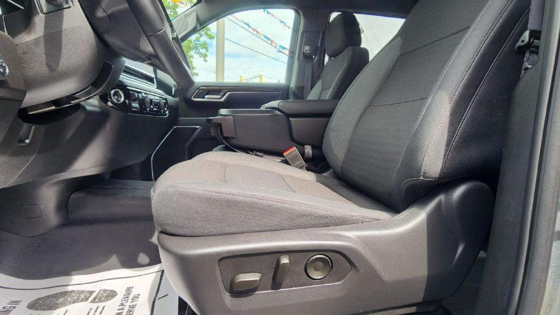 2025 GRAY CHEVROLET SILVERADO 1500 RST (1GCUKEED0SZ) with an 5.3L engine, Automatic transmission, located at 101 S. Halleck St., DeMotte, 46310, (219) 987-2922, 41.202343, -87.198189 - Photo#4