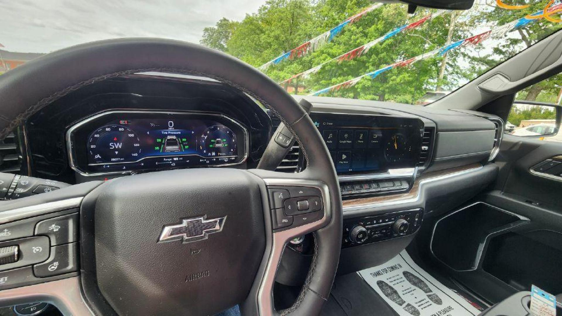 2025 GRAY CHEVROLET SILVERADO 1500 RST (1GCUKEED0SZ) with an 5.3L engine, Automatic transmission, located at 101 S. Halleck St., DeMotte, 46310, (219) 987-2922, 41.202343, -87.198189 - Photo#8