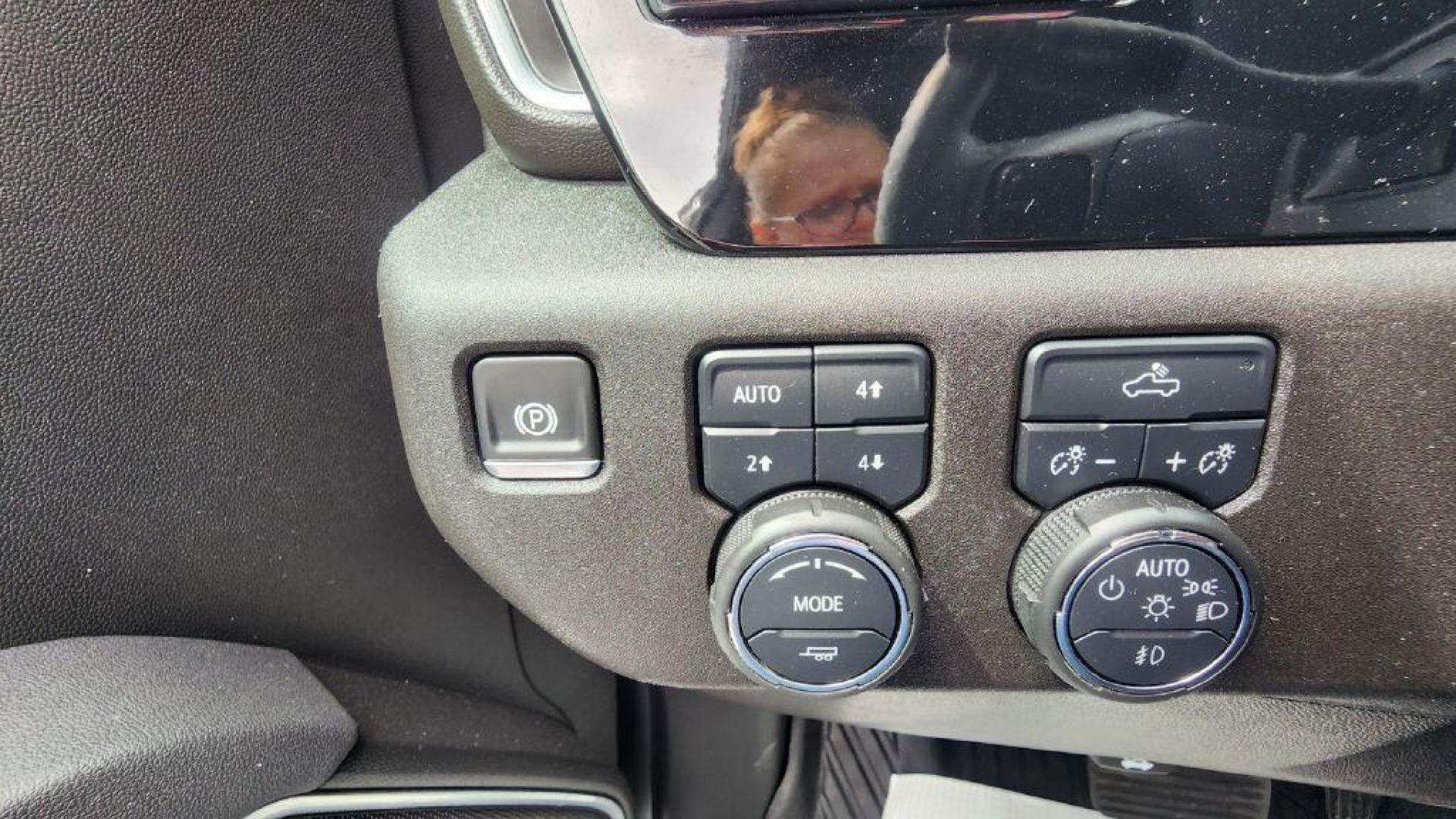2025 GRAY CHEVROLET SILVERADO 1500 RST (1GCUKEED0SZ) with an 5.3L engine, Automatic transmission, located at 101 S. Halleck St., DeMotte, 46310, (219) 987-2922, 41.202343, -87.198189 - Photo#16