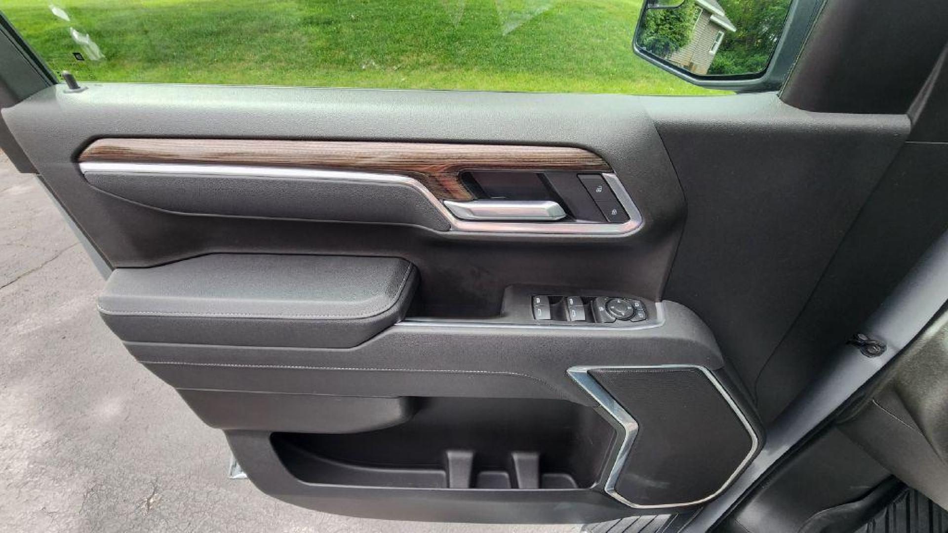 2025 GRAY CHEVROLET SILVERADO 1500 RST (1GCUKEED0SZ) with an 5.3L engine, Automatic transmission, located at 101 S. Halleck St., DeMotte, 46310, (219) 987-2922, 41.202343, -87.198189 - Photo#17
