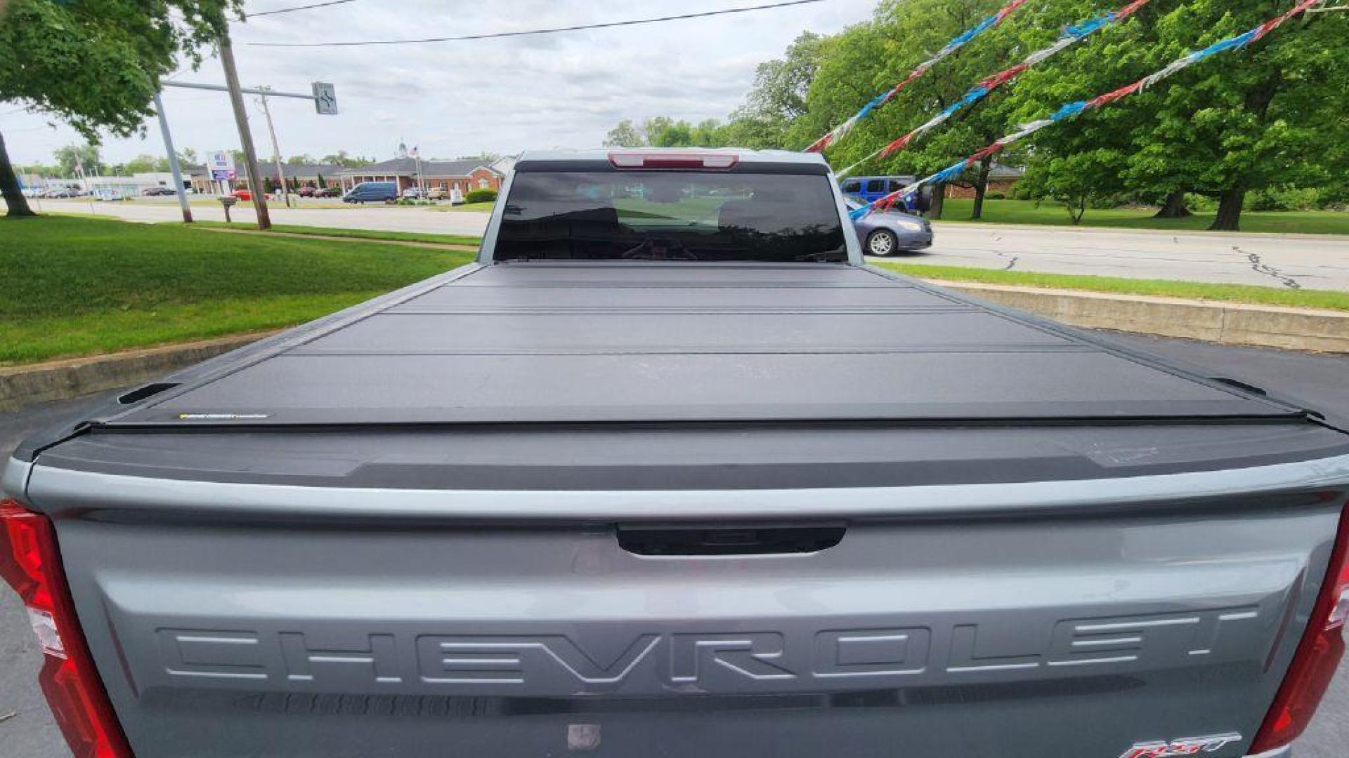2025 GRAY CHEVROLET SILVERADO 1500 RST (1GCUKEED0SZ) with an 5.3L engine, Automatic transmission, located at 101 S. Halleck St., DeMotte, 46310, (219) 987-2922, 41.202343, -87.198189 - Photo#19