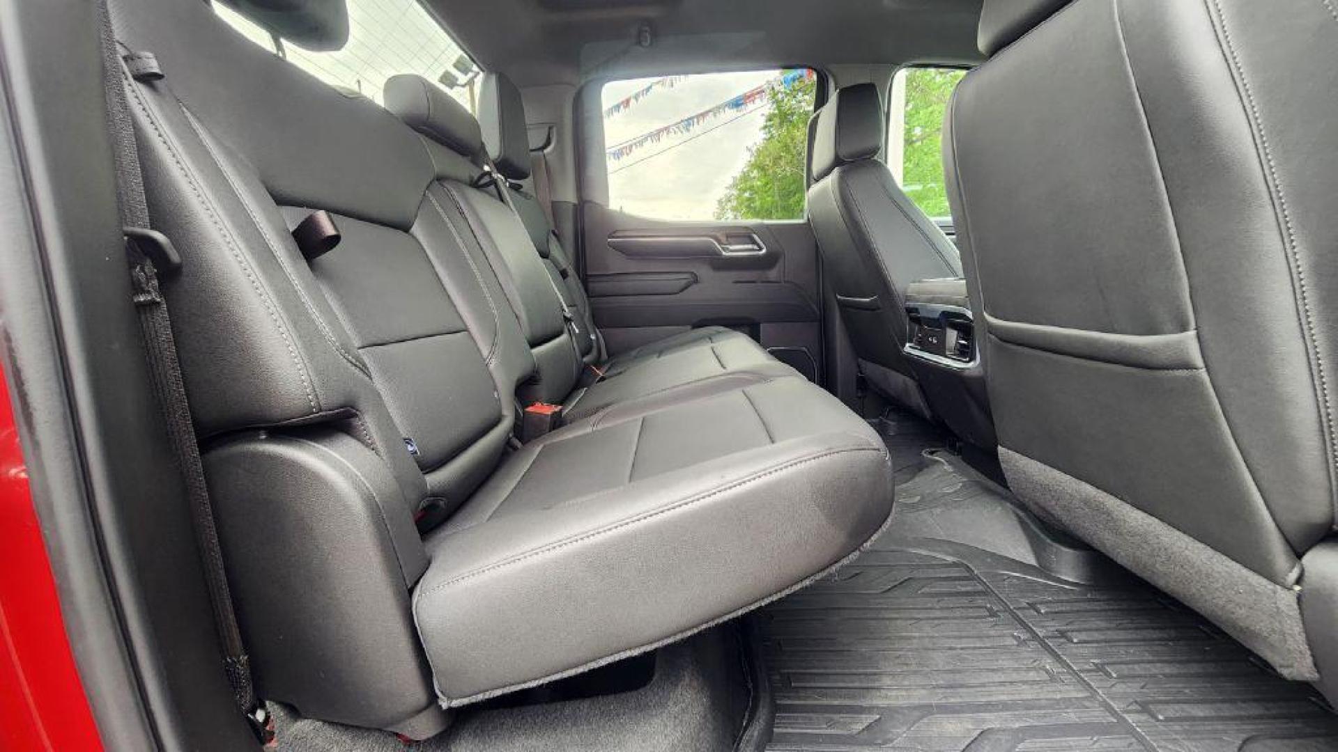 2024 RED GMC SIERRA 1500 SLT - 4WD (3GTUUDED2RG) with an 5.3L engine, Automatic transmission, located at 101 S. Halleck St., DeMotte, 46310, (219) 987-2922, 41.202343, -87.198189 - Photo#6