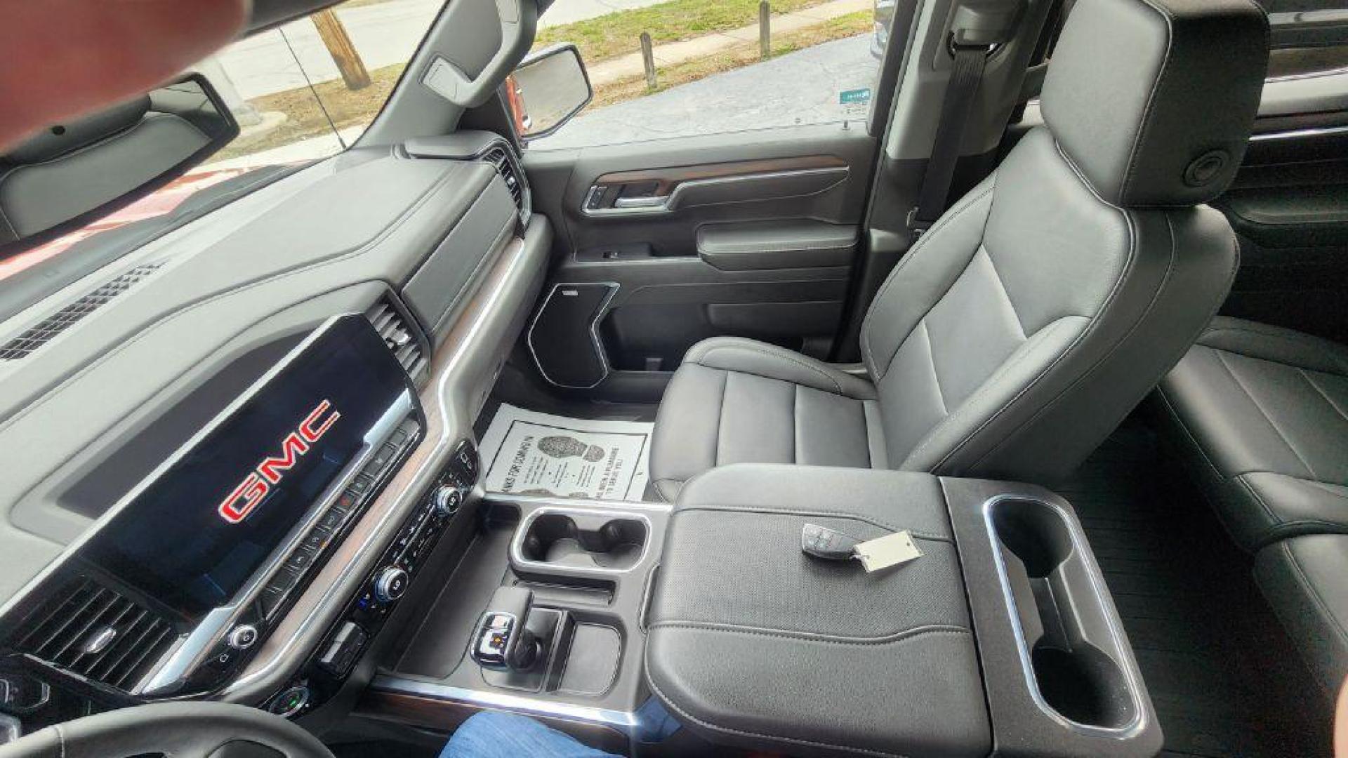 2024 RED GMC SIERRA 1500 SLT - 4WD (3GTUUDED2RG) with an 5.3L engine, Automatic transmission, located at 101 S. Halleck St., DeMotte, 46310, (219) 987-2922, 41.202343, -87.198189 - Photo#9