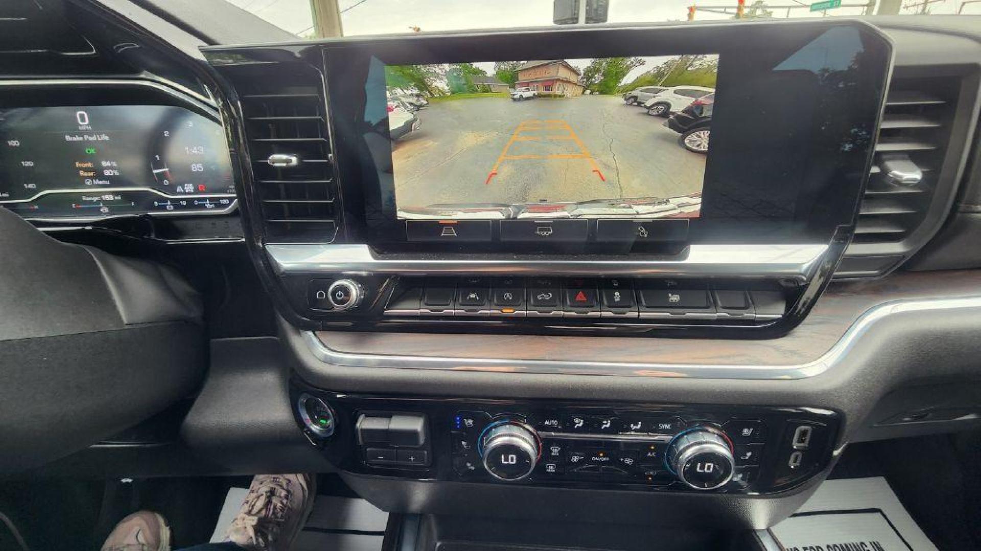 2024 RED GMC SIERRA 1500 SLT - 4WD (3GTUUDED2RG) with an 5.3L engine, Automatic transmission, located at 101 S. Halleck St., DeMotte, 46310, (219) 987-2922, 41.202343, -87.198189 - Photo#13