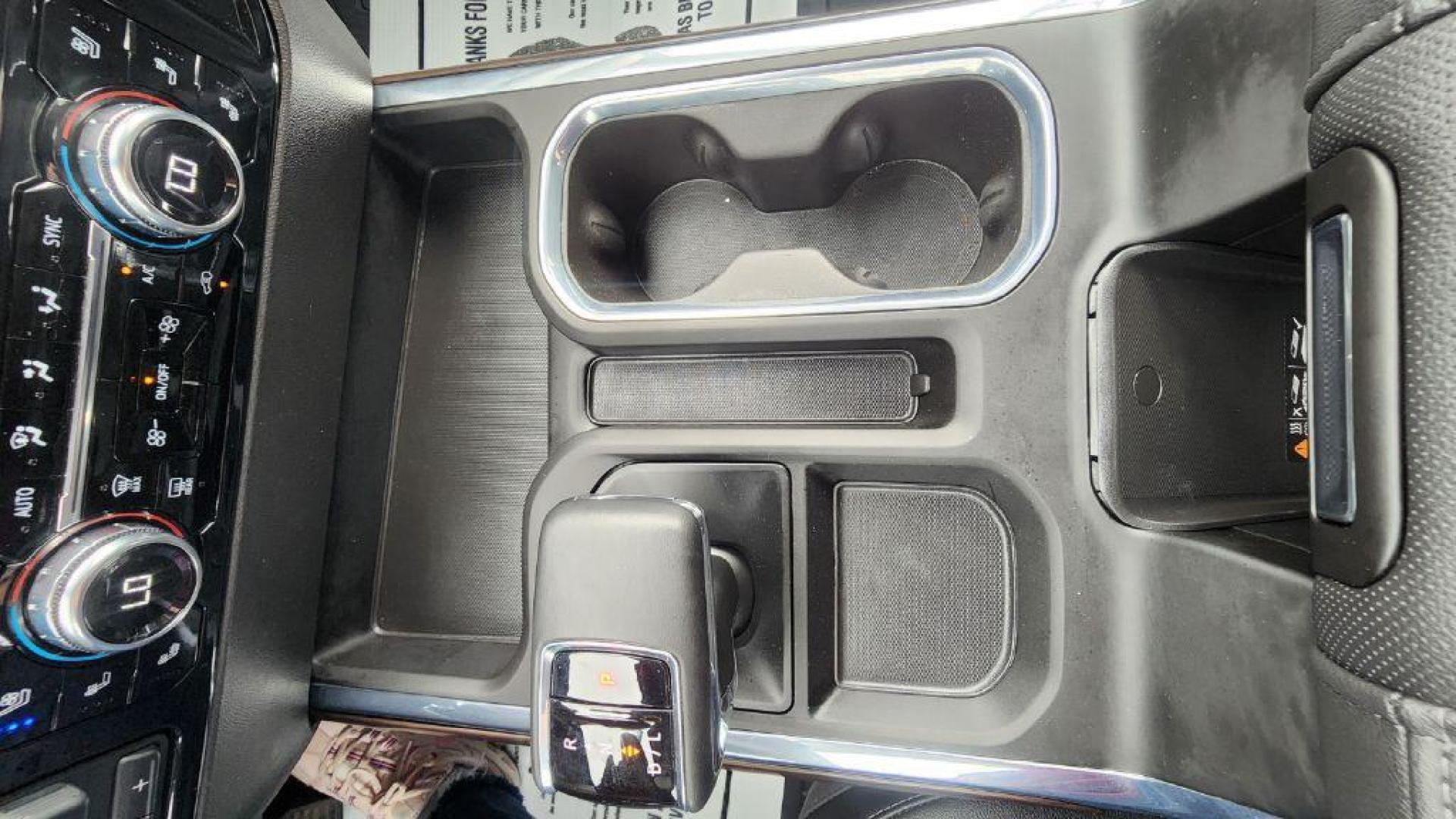 2024 RED GMC SIERRA 1500 SLT - 4WD (3GTUUDED2RG) with an 5.3L engine, Automatic transmission, located at 101 S. Halleck St., DeMotte, 46310, (219) 987-2922, 41.202343, -87.198189 - Photo#15