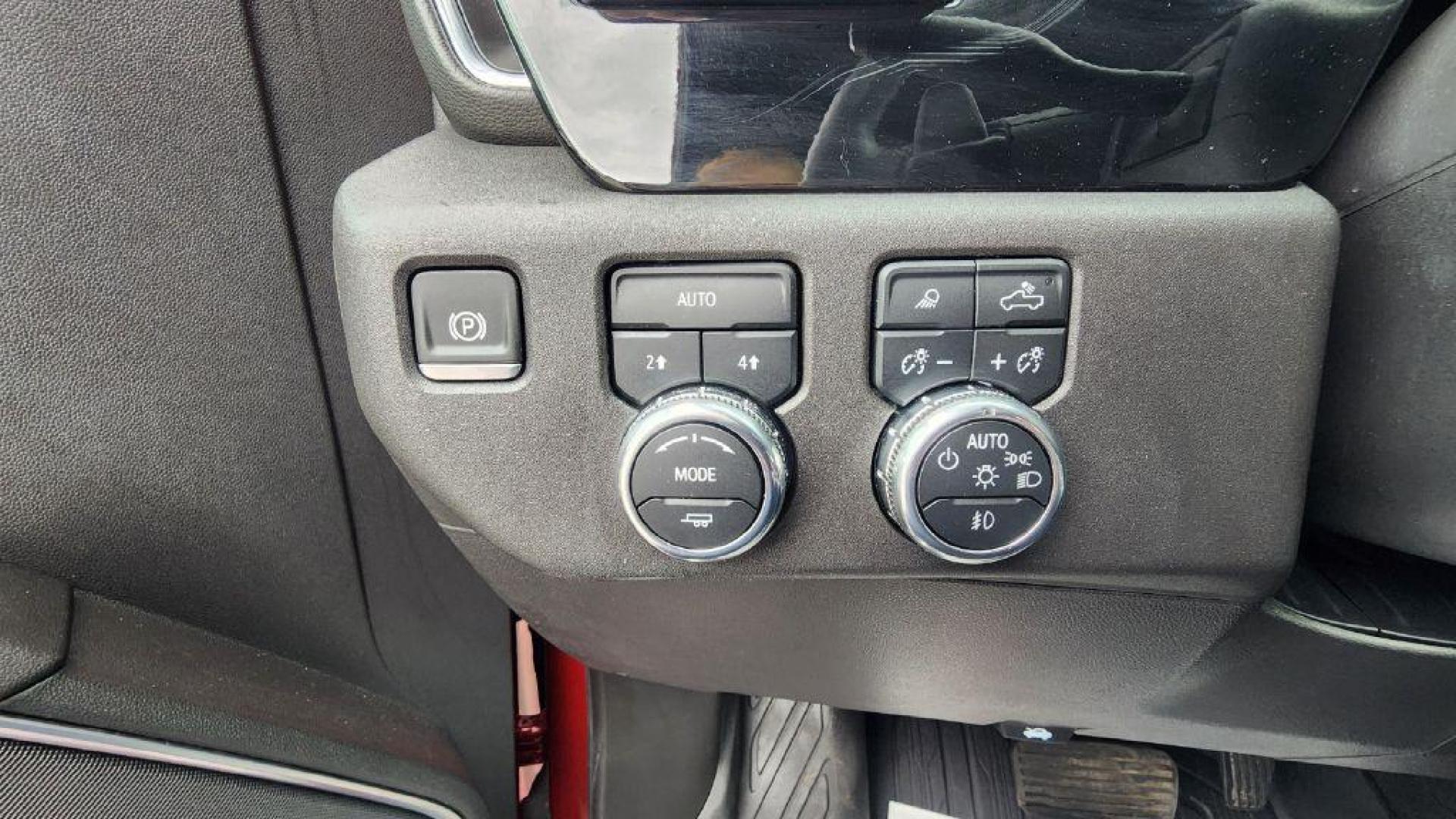 2024 RED GMC SIERRA 1500 SLT - 4WD (3GTUUDED2RG) with an 5.3L engine, Automatic transmission, located at 101 S. Halleck St., DeMotte, 46310, (219) 987-2922, 41.202343, -87.198189 - Photo#17