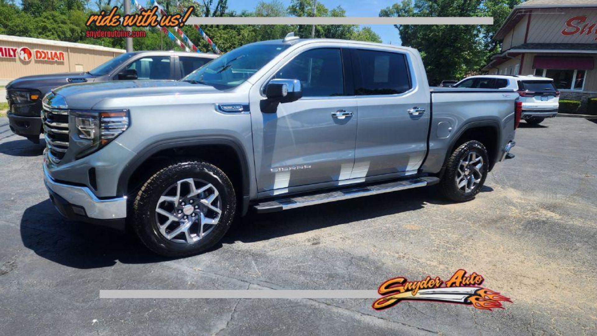 2025 GMC Sierra 4WD Crew Cab Short Box SLT's photo