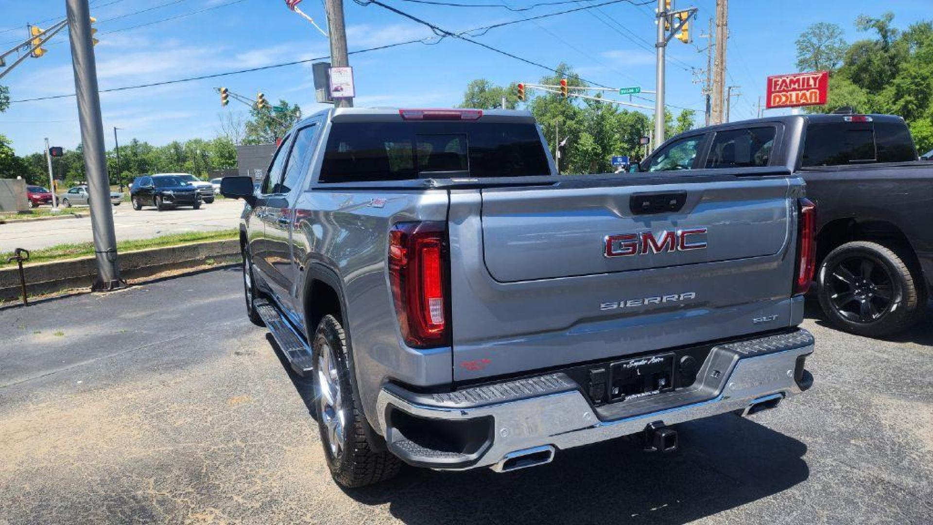 2025 SILVER GMC SIERRA 1500 SLT (3GTUUDED8SG) with an 5.3L engine, Automatic transmission, located at 101 S. Halleck St., DeMotte, 46310, (219) 987-2922, 41.202343, -87.198189 - Photo#3