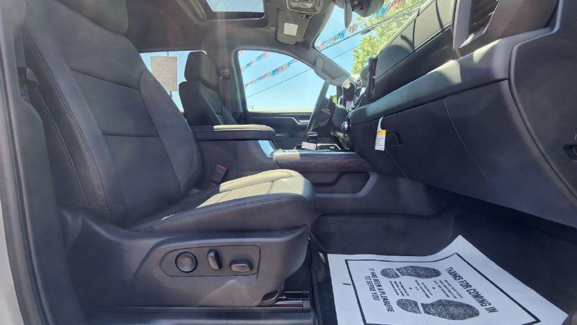 2025 SILVER GMC SIERRA 1500 SLT (3GTUUDED8SG) with an 5.3L engine, Automatic transmission, located at 101 S. Halleck St., DeMotte, 46310, (219) 987-2922, 41.202343, -87.198189 - Photo#7