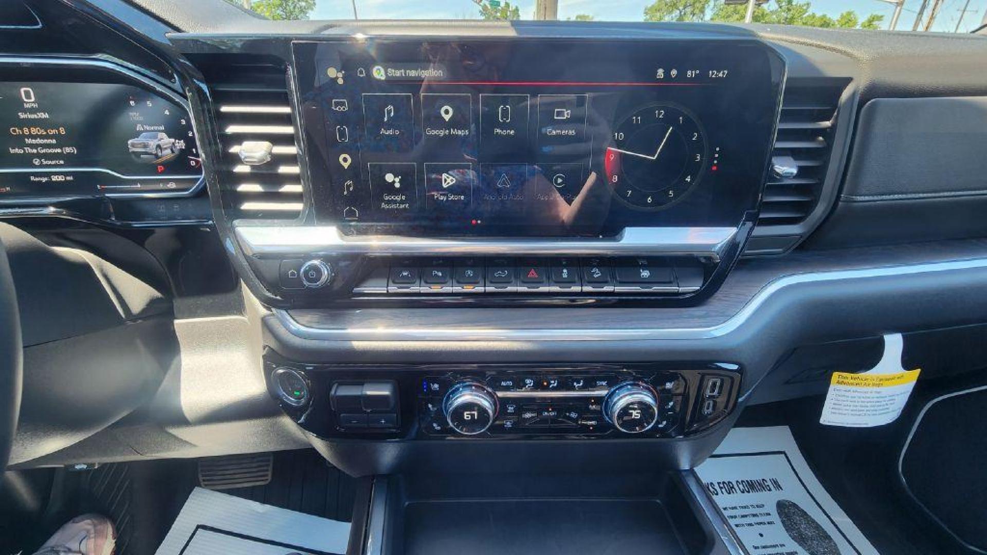 2025 SILVER GMC SIERRA 1500 SLT (3GTUUDED8SG) with an 5.3L engine, Automatic transmission, located at 101 S. Halleck St., DeMotte, 46310, (219) 987-2922, 41.202343, -87.198189 - Photo#12