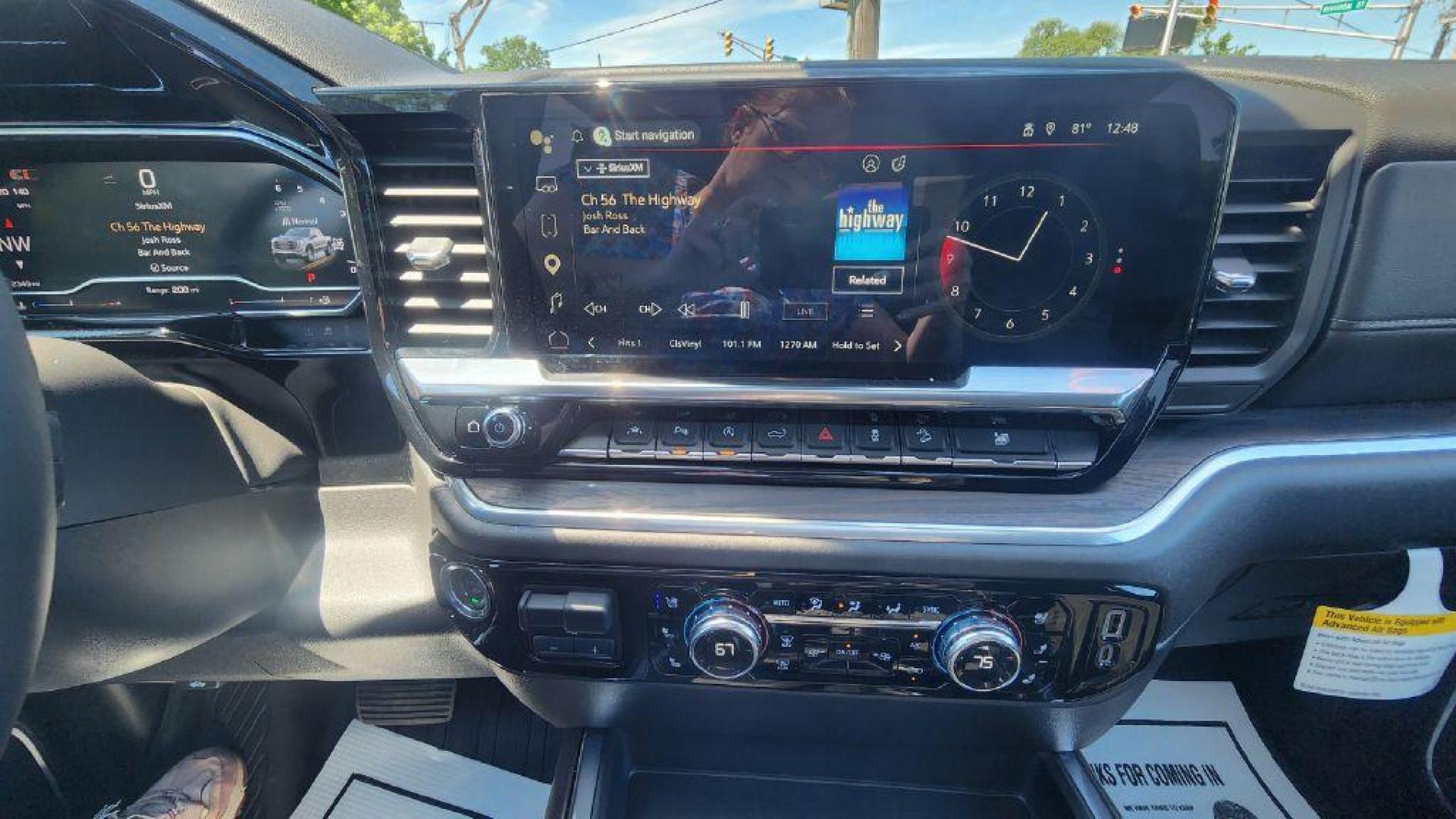2025 SILVER GMC SIERRA 1500 SLT (3GTUUDED8SG) with an 5.3L engine, Automatic transmission, located at 101 S. Halleck St., DeMotte, 46310, (219) 987-2922, 41.202343, -87.198189 - Photo#13