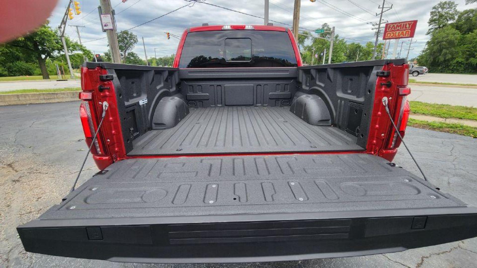 2024 BURGUN FORD F150 LARIAT - 4WD (1FTFW5L8XRK) with an 3.5L engine, Automatic transmission, located at 101 S. Halleck St., DeMotte, 46310, (219) 987-2922, 41.202343, -87.198189- Photo#21