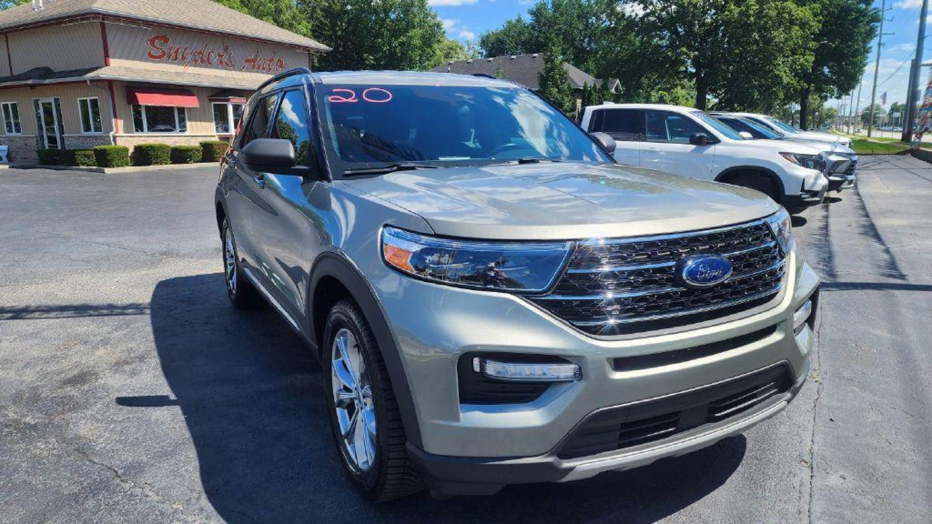 2020 GREEN FORD EXPLORER XLT (1FMSK8DH2LG) with an 2.3L engine, Automatic transmission, located at 101 S. Halleck St., DeMotte, 46310, (219) 987-2922, 41.202343, -87.198189 - Photo#1