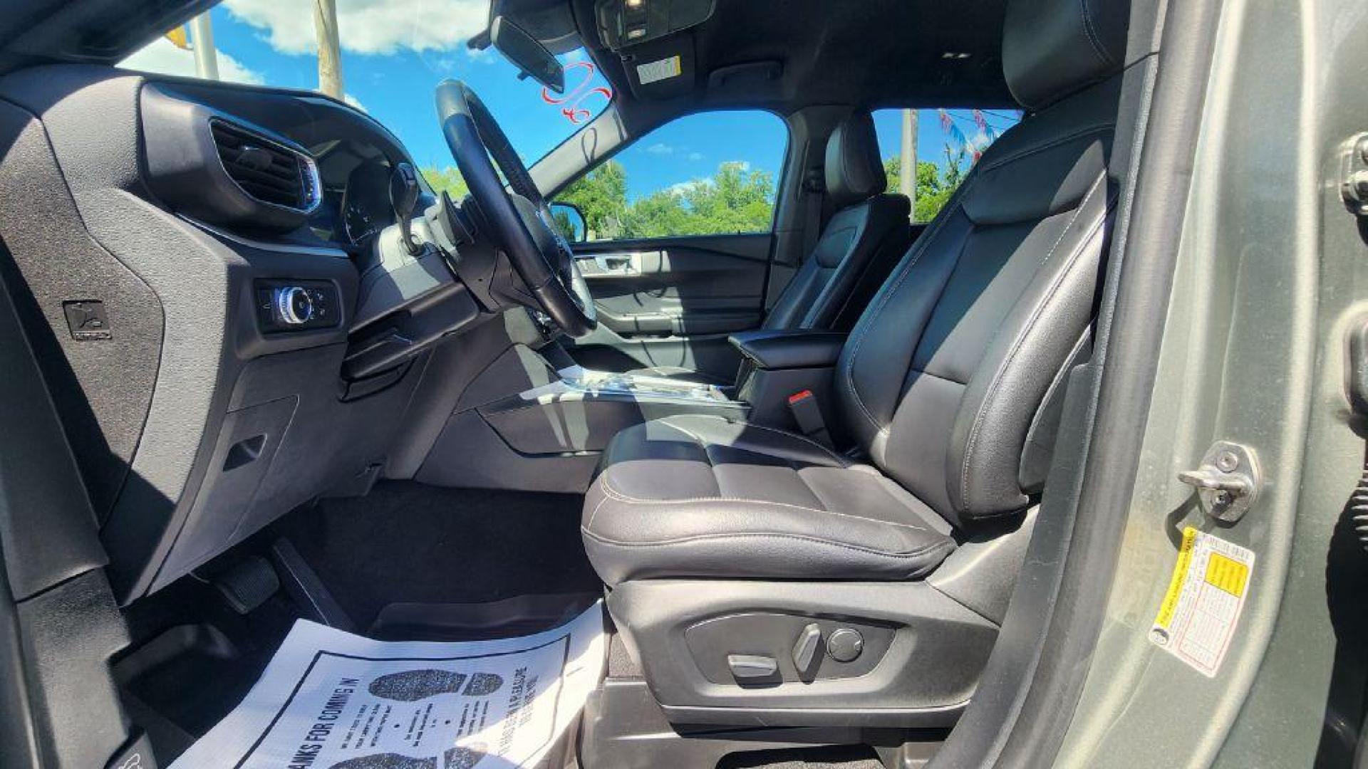 2020 GREEN FORD EXPLORER XLT (1FMSK8DH2LG) with an 2.3L engine, Automatic transmission, located at 101 S. Halleck St., DeMotte, 46310, (219) 987-2922, 41.202343, -87.198189 - Photo#4