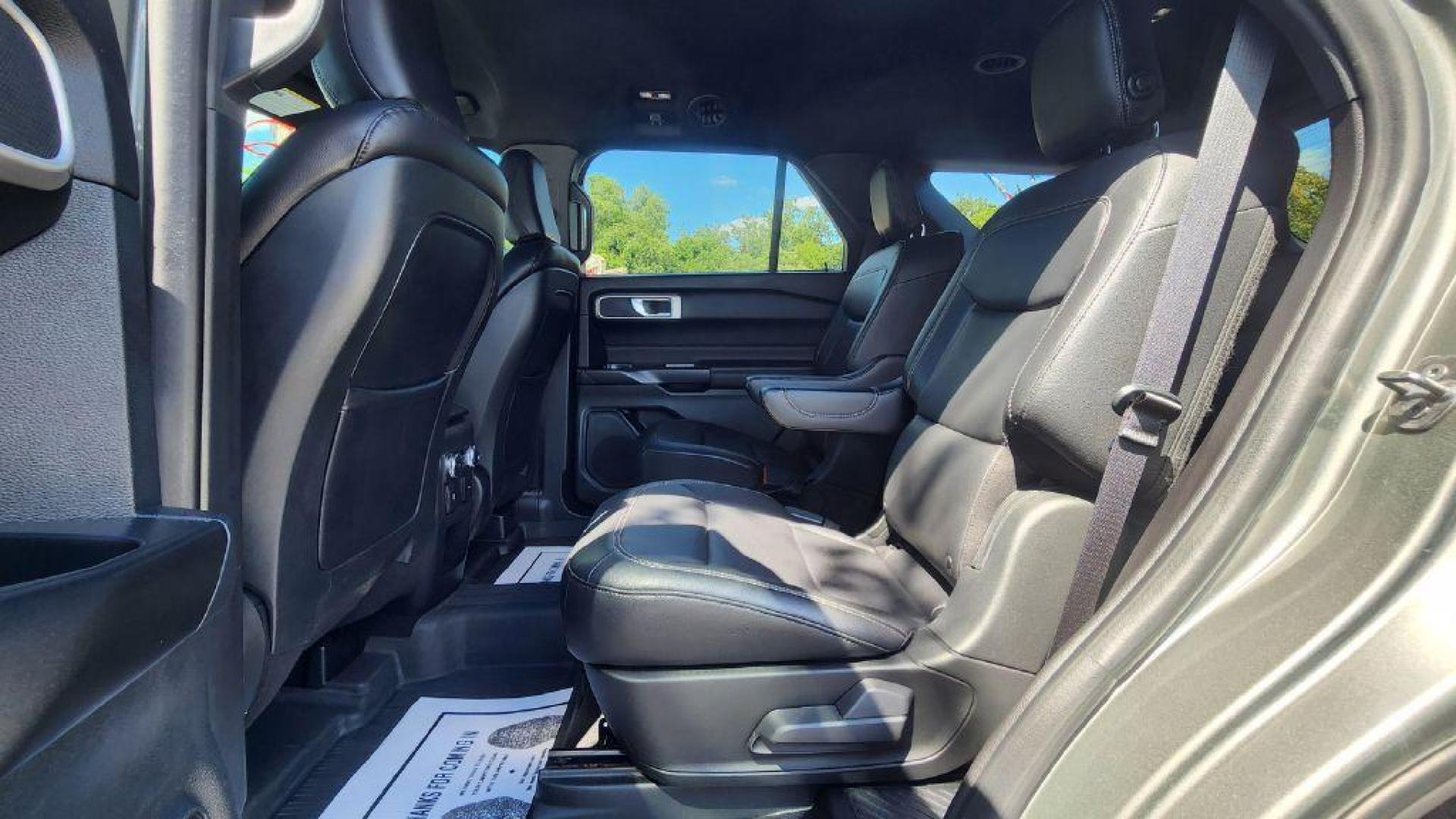 2020 GREEN FORD EXPLORER XLT (1FMSK8DH2LG) with an 2.3L engine, Automatic transmission, located at 101 S. Halleck St., DeMotte, 46310, (219) 987-2922, 41.202343, -87.198189 - Photo#5
