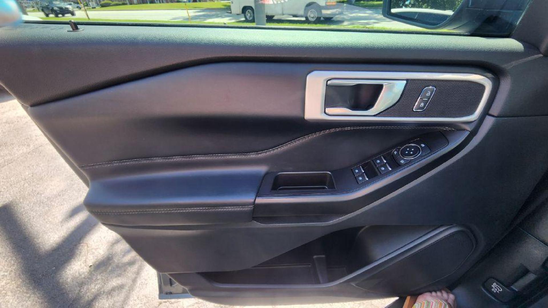 2020 GREEN FORD EXPLORER XLT (1FMSK8DH2LG) with an 2.3L engine, Automatic transmission, located at 101 S. Halleck St., DeMotte, 46310, (219) 987-2922, 41.202343, -87.198189 - Photo#19