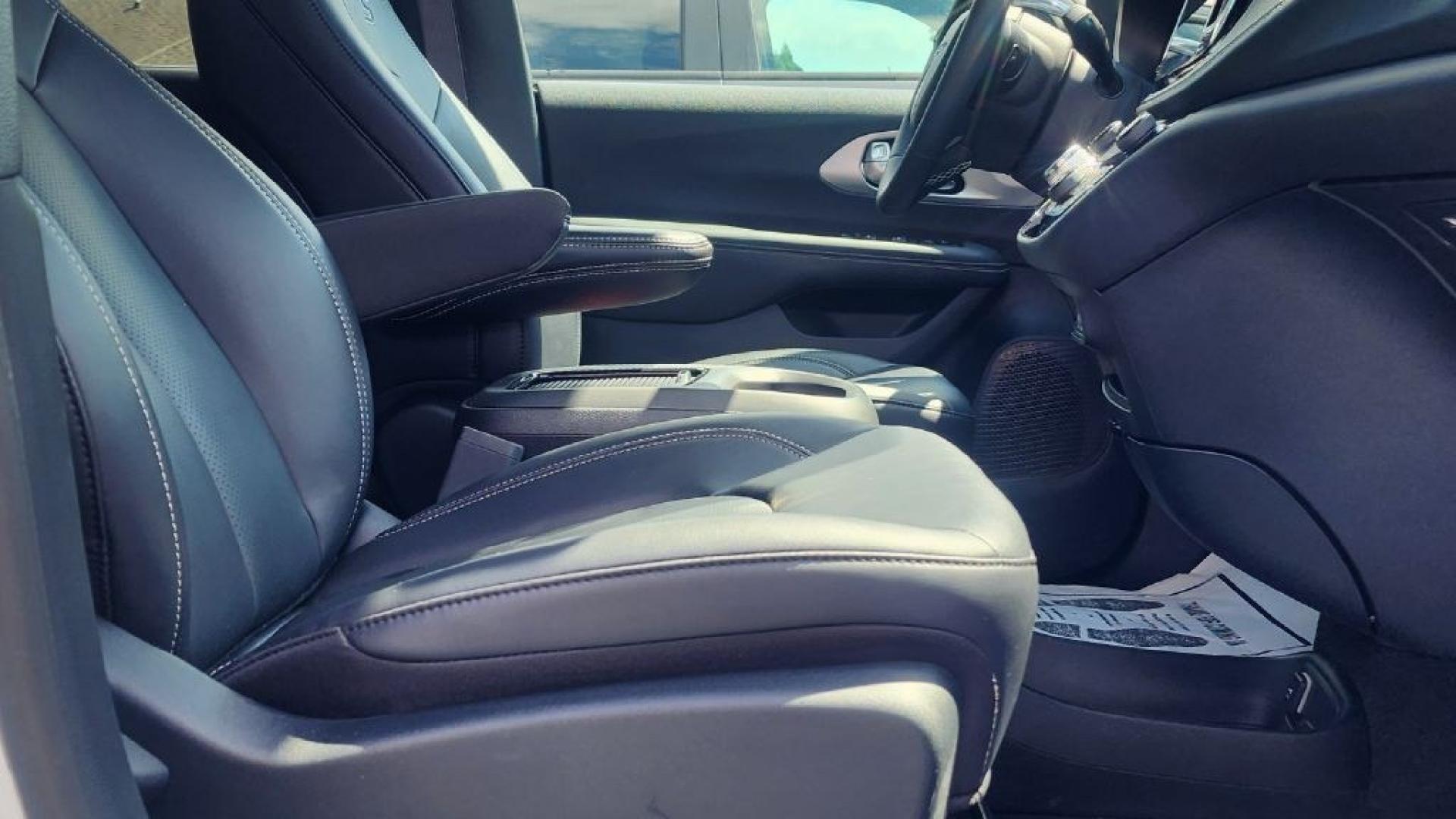2024 WHITE CHRYSLER PACIFICA TOURING L (2C4RC1BG6RR) with an 3.6L engine, Automatic transmission, located at 101 S. Halleck St., DeMotte, 46310, (219) 987-2922, 41.202343, -87.198189- Photo#9