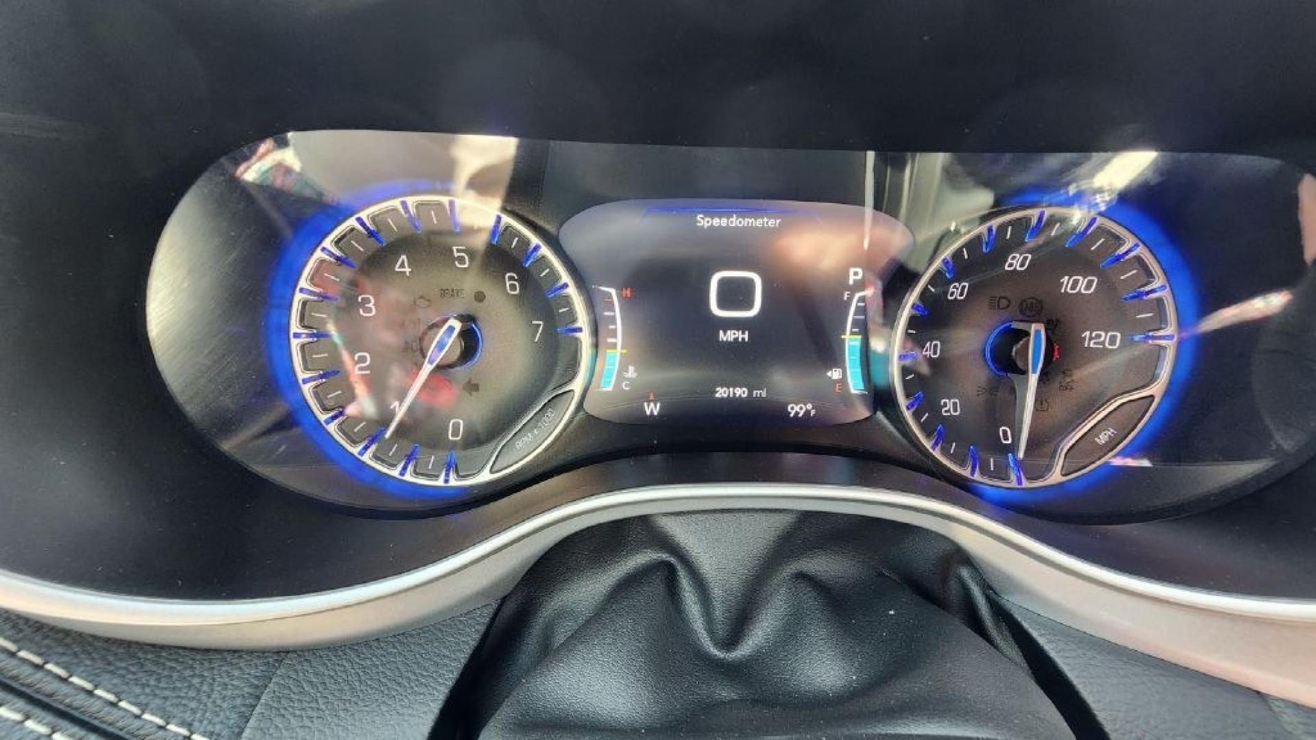 2024 WHITE CHRYSLER PACIFICA TOURING L (2C4RC1BG6RR) with an 3.6L engine, Automatic transmission, located at 101 S. Halleck St., DeMotte, 46310, (219) 987-2922, 41.202343, -87.198189- Photo#12
