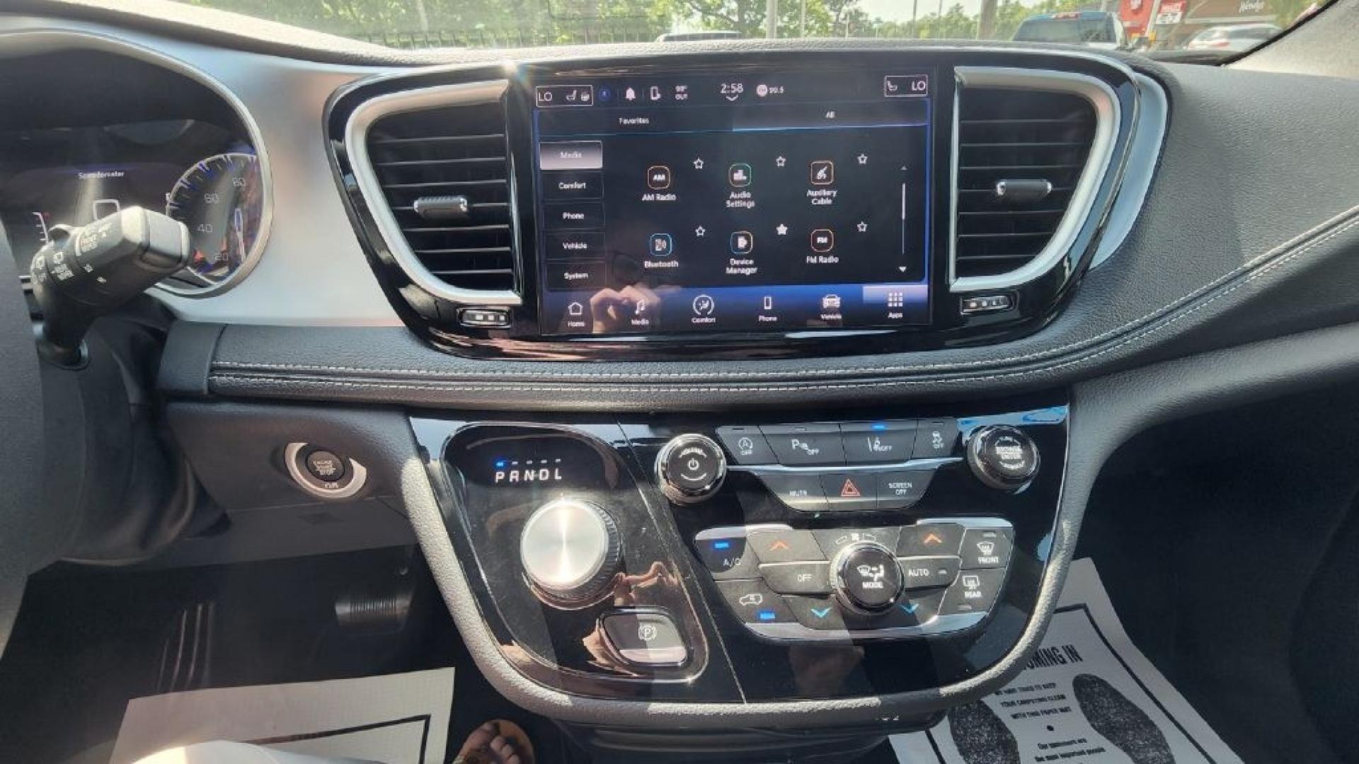 2024 WHITE CHRYSLER PACIFICA TOURING L (2C4RC1BG6RR) with an 3.6L engine, Automatic transmission, located at 101 S. Halleck St., DeMotte, 46310, (219) 987-2922, 41.202343, -87.198189- Photo#14
