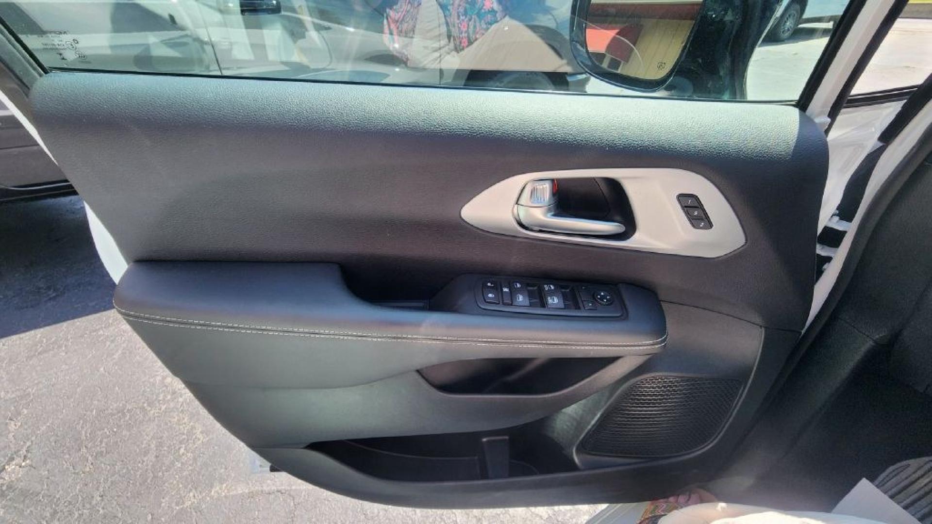 2024 WHITE CHRYSLER PACIFICA TOURING L (2C4RC1BG6RR) with an 3.6L engine, Automatic transmission, located at 101 S. Halleck St., DeMotte, 46310, (219) 987-2922, 41.202343, -87.198189- Photo#20