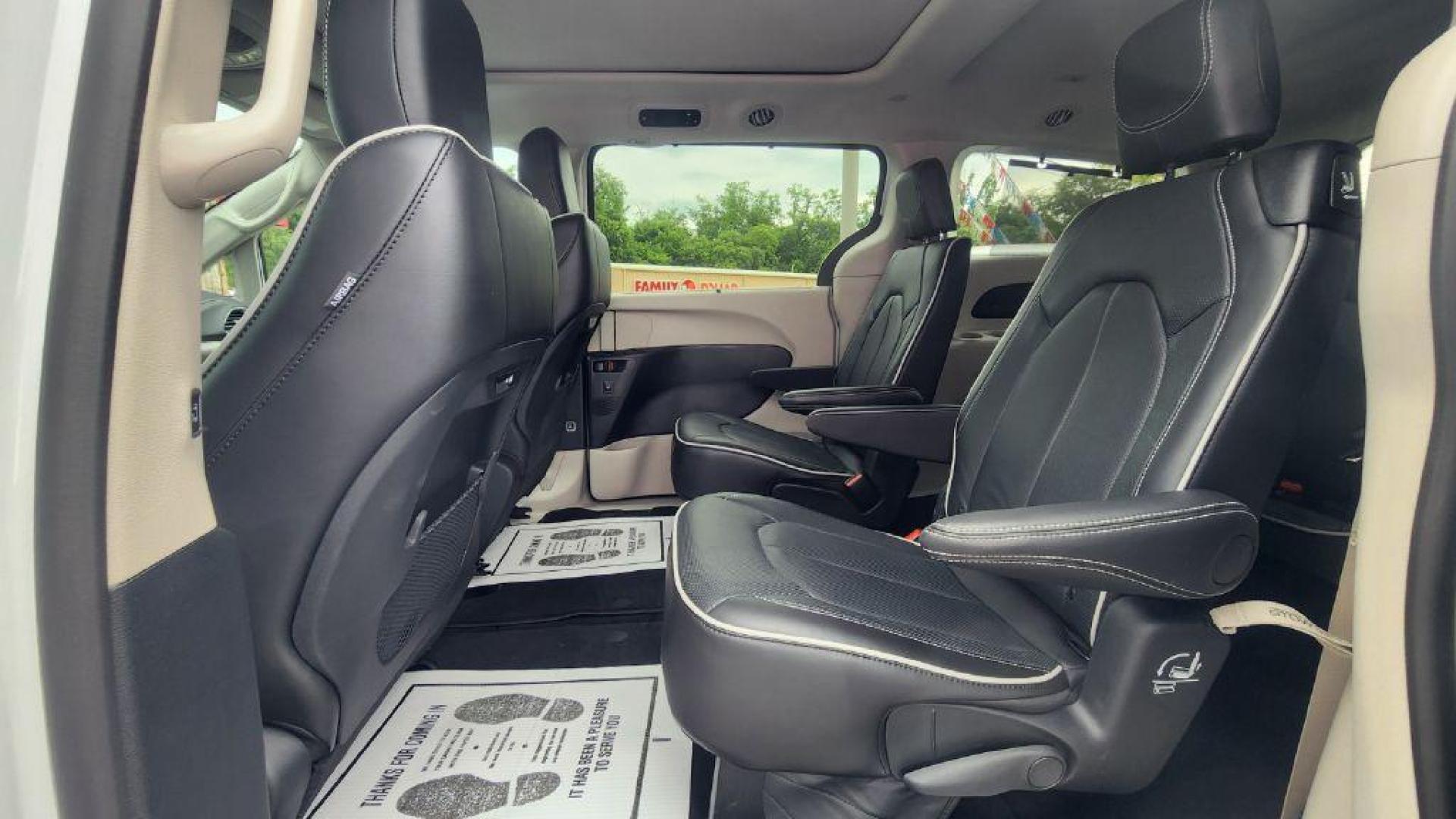 2024 WHITE CHRYSLER PACIFICA LIMITED - FWD (2C4RC1GGXRR) with an 3.6L engine, Automatic transmission, located at 101 S. Halleck St., DeMotte, 46310, (219) 987-2922, 41.202343, -87.198189- Photo#5