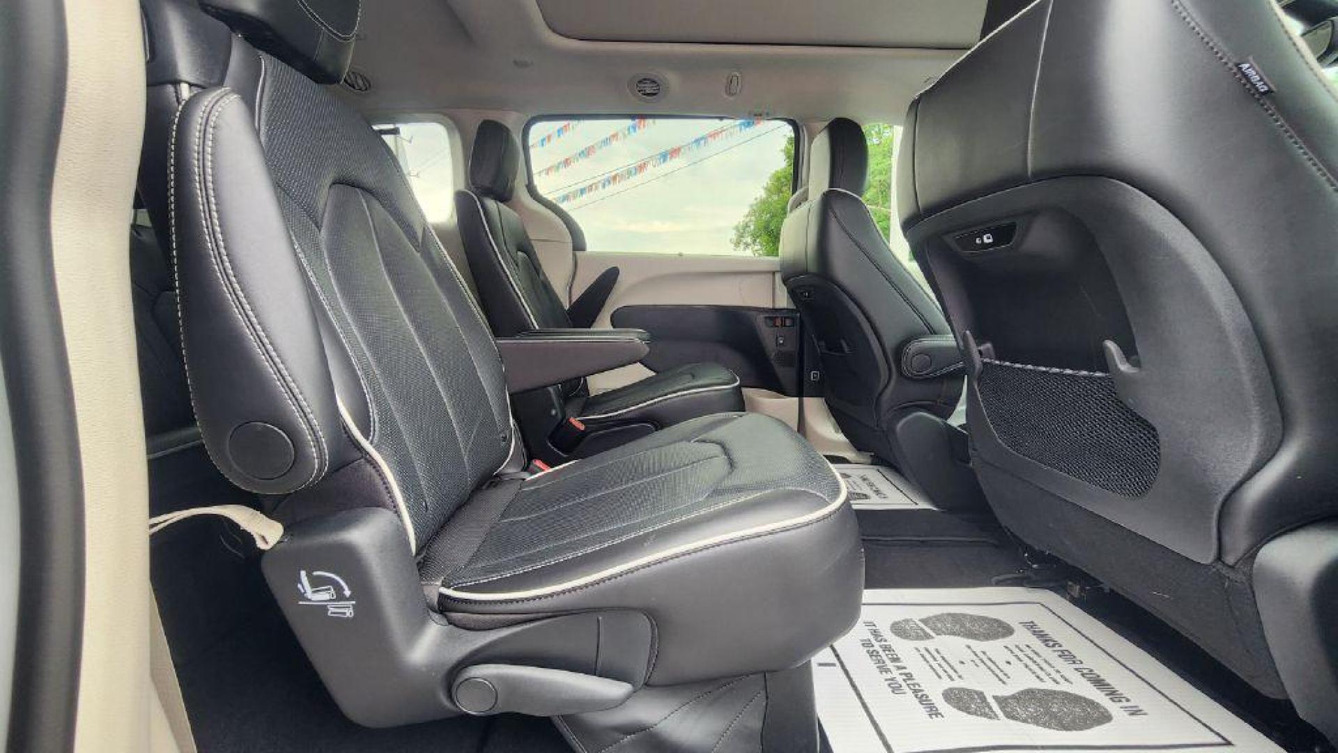 2024 WHITE CHRYSLER PACIFICA LIMITED - FWD (2C4RC1GGXRR) with an 3.6L engine, Automatic transmission, located at 101 S. Halleck St., DeMotte, 46310, (219) 987-2922, 41.202343, -87.198189- Photo#8
