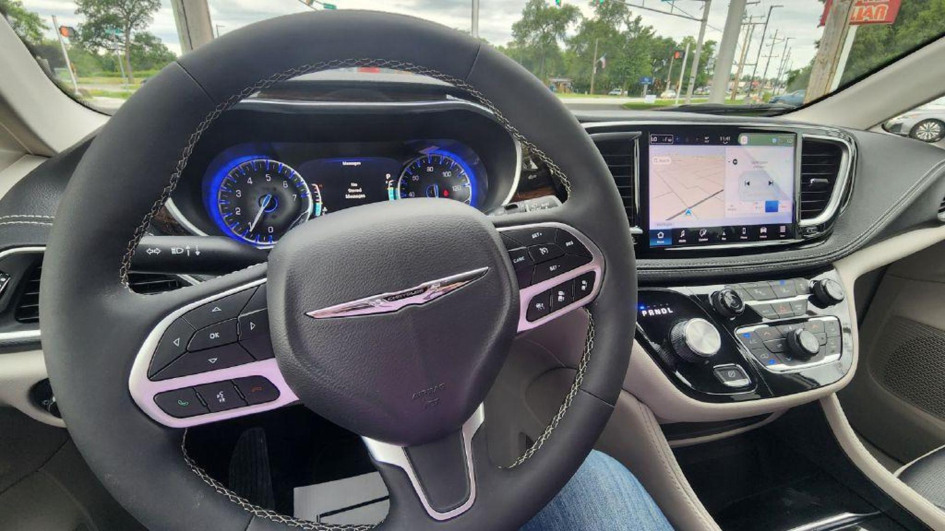 2024 WHITE CHRYSLER PACIFICA LIMITED - FWD (2C4RC1GGXRR) with an 3.6L engine, Automatic transmission, located at 101 S. Halleck St., DeMotte, 46310, (219) 987-2922, 41.202343, -87.198189- Photo#10