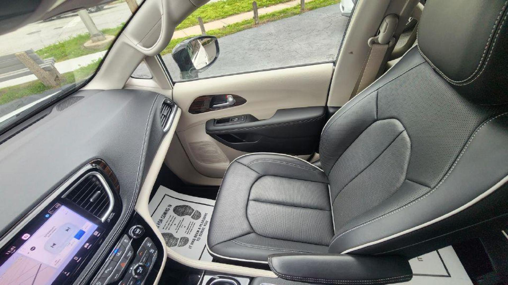 2024 WHITE CHRYSLER PACIFICA LIMITED - FWD (2C4RC1GGXRR) with an 3.6L engine, Automatic transmission, located at 101 S. Halleck St., DeMotte, 46310, (219) 987-2922, 41.202343, -87.198189- Photo#11