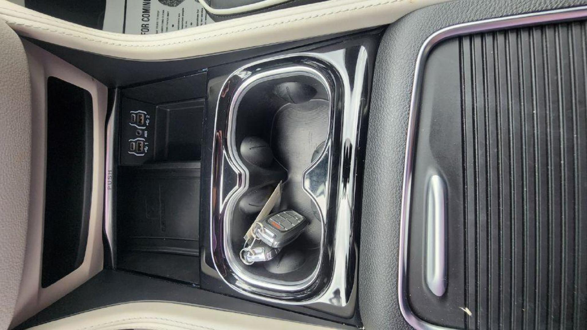 2024 WHITE CHRYSLER PACIFICA LIMITED - FWD (2C4RC1GGXRR) with an 3.6L engine, Automatic transmission, located at 101 S. Halleck St., DeMotte, 46310, (219) 987-2922, 41.202343, -87.198189- Photo#17