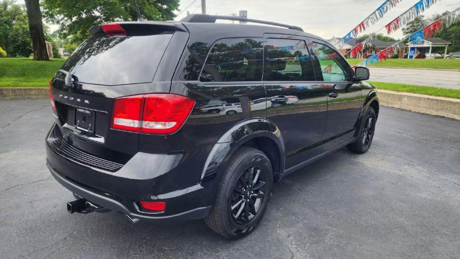 2019 BLACK DODGE JOURNEY SE (3C4PDCBG2KT) with an 3.6L engine, Automatic transmission, located at 101 S. Halleck St., DeMotte, 46310, (219) 987-2922, 41.202343, -87.198189- Photo#2