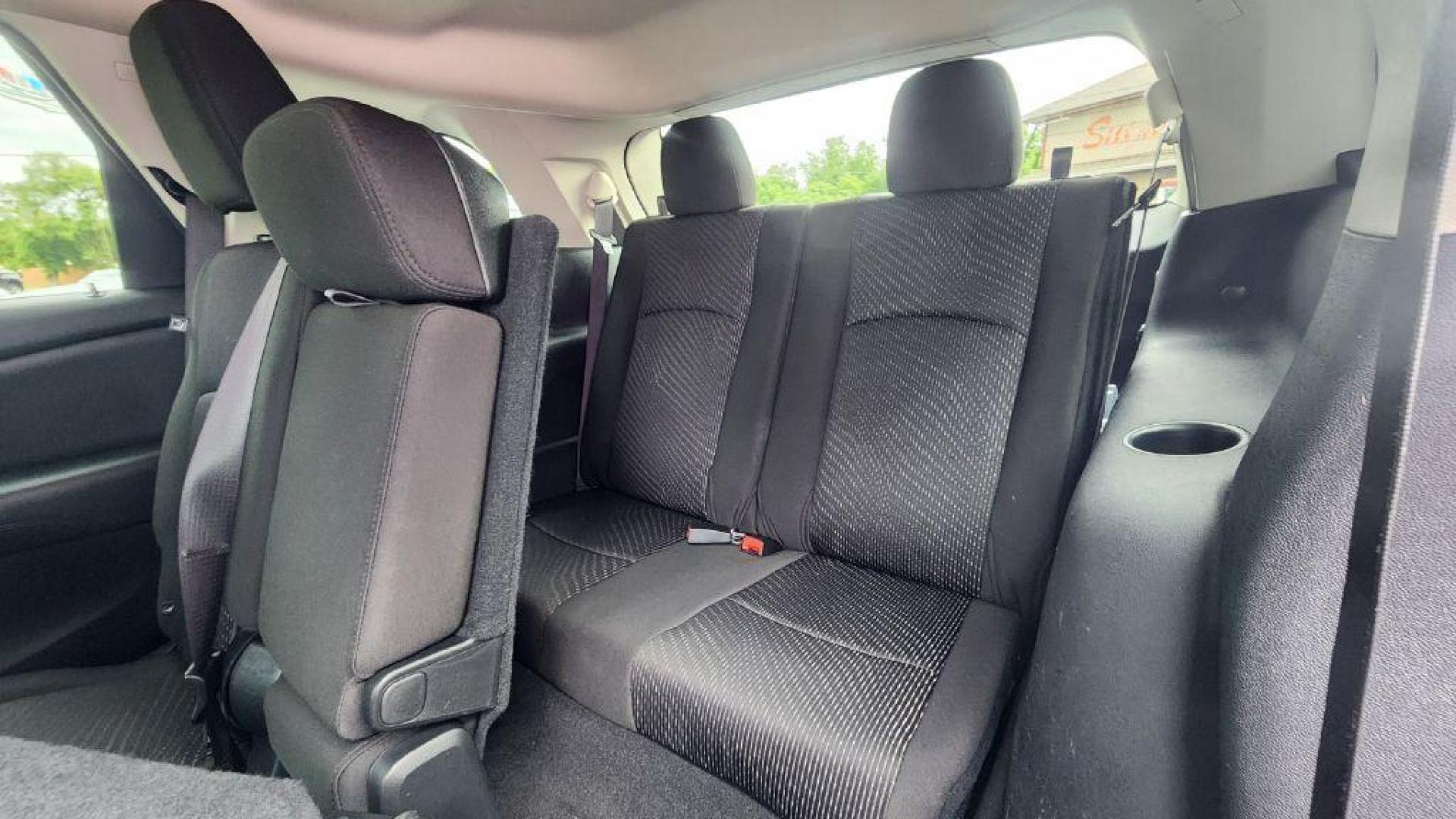 2019 BLACK DODGE JOURNEY SE (3C4PDCBG2KT) with an 3.6L engine, Automatic transmission, located at 101 S. Halleck St., DeMotte, 46310, (219) 987-2922, 41.202343, -87.198189- Photo#6