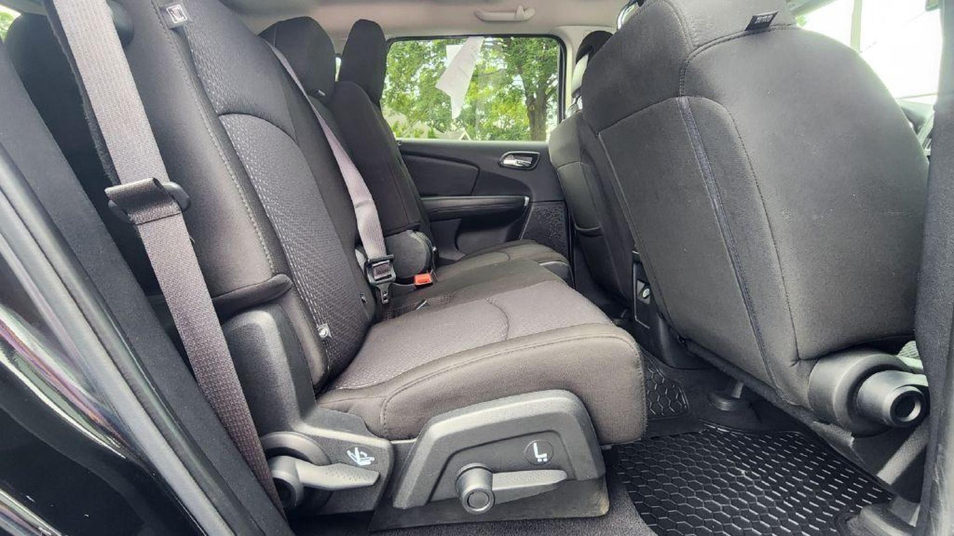 2019 BLACK DODGE JOURNEY SE (3C4PDCBG2KT) with an 3.6L engine, Automatic transmission, located at 101 S. Halleck St., DeMotte, 46310, (219) 987-2922, 41.202343, -87.198189- Photo#8