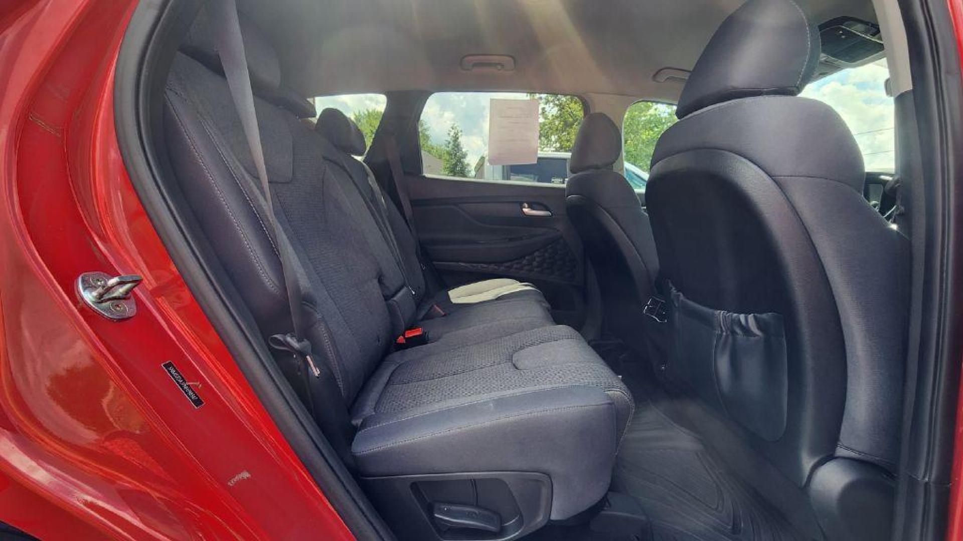 2022 BURGUN HYUNDAI SANTA FE SEL (5NMS2DAJ7NH) with an 2.5L engine, Automatic transmission, located at 101 S. Halleck St., DeMotte, 46310, (219) 987-2922, 41.202343, -87.198189 - Photo#6