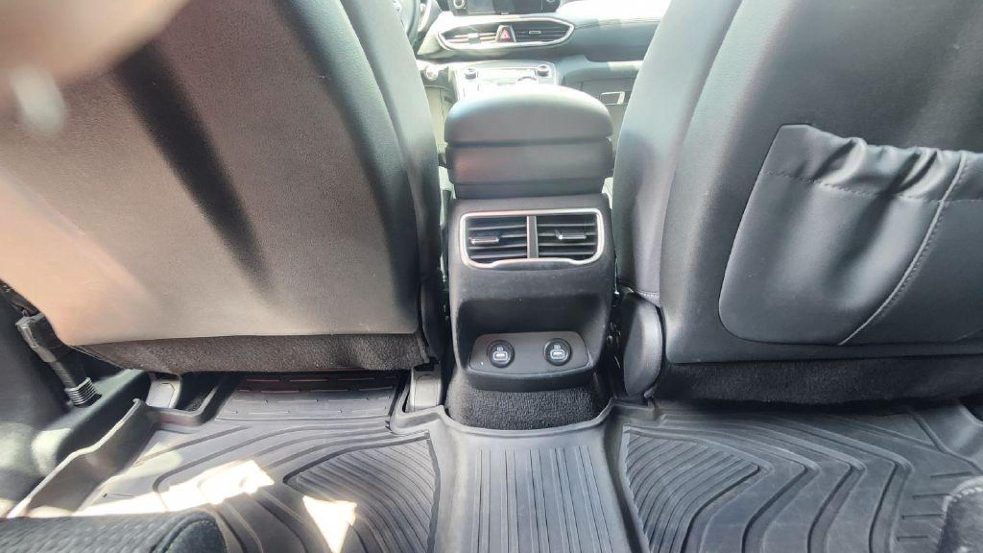 2022 BURGUN HYUNDAI SANTA FE SEL (5NMS2DAJ7NH) with an 2.5L engine, Automatic transmission, located at 101 S. Halleck St., DeMotte, 46310, (219) 987-2922, 41.202343, -87.198189 - Photo#18