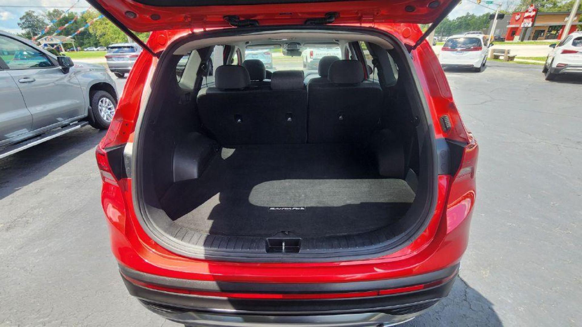 2022 BURGUN HYUNDAI SANTA FE SEL (5NMS2DAJ7NH) with an 2.5L engine, Automatic transmission, located at 101 S. Halleck St., DeMotte, 46310, (219) 987-2922, 41.202343, -87.198189 - Photo#19