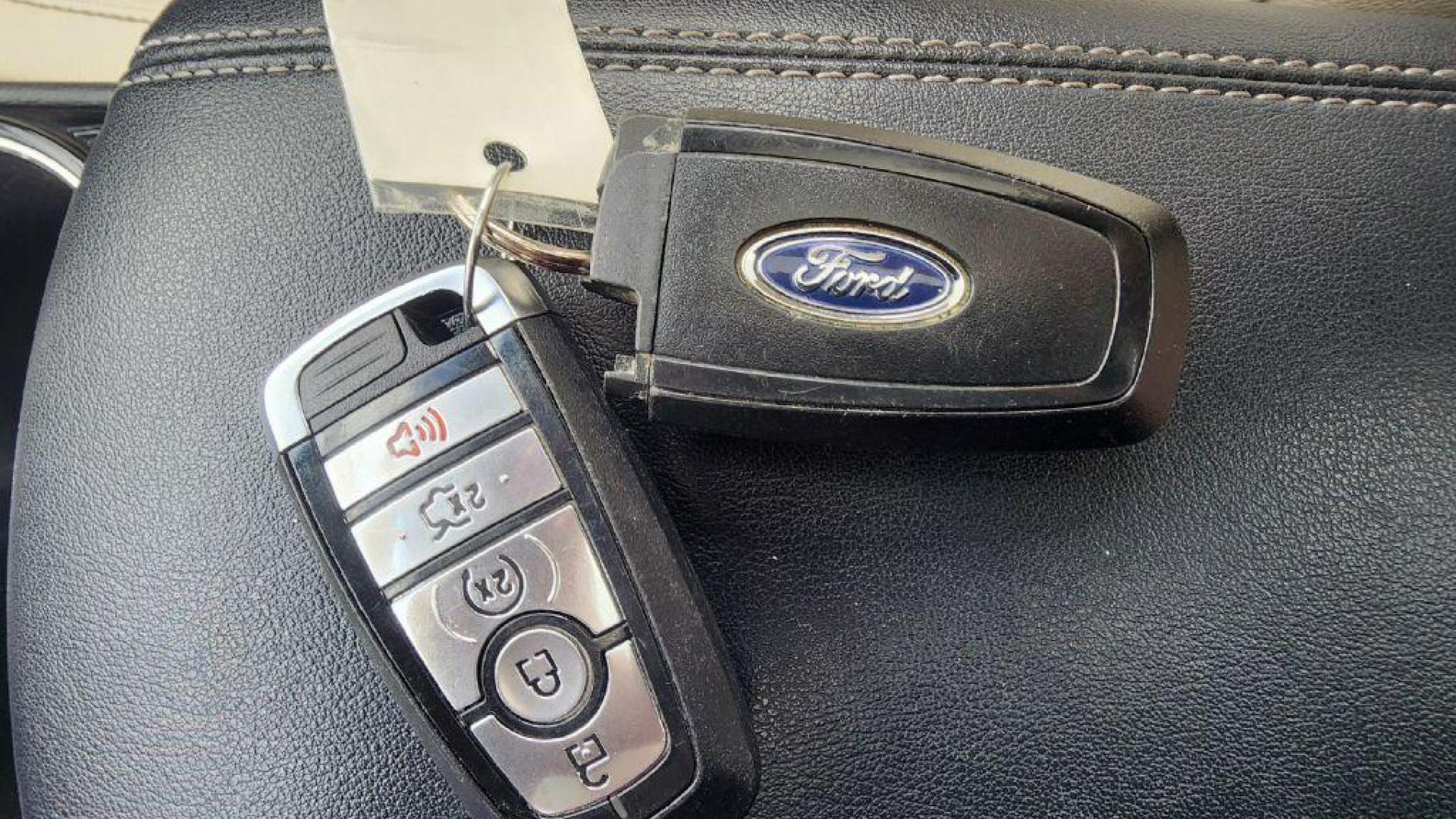 2018 BURGAN FORD EDGE TITANIUM (2FMPK4K81JB) with an 3.5L engine, Automatic transmission, located at 101 S. Halleck St., DeMotte, 46310, (219) 987-2922, 41.202343, -87.198189 - Photo#16
