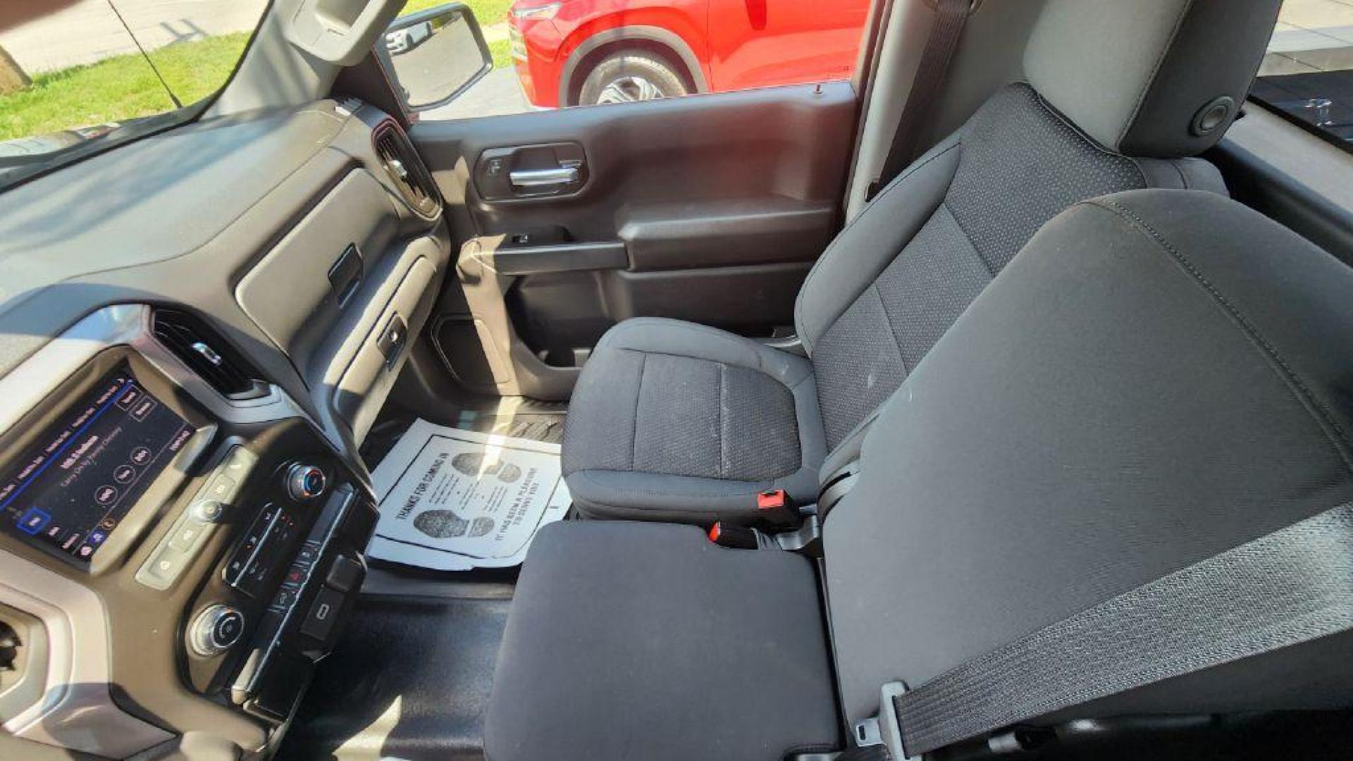 2019 BLUE CHEVROLET SILVERADO 1500 (3GCNYAEH9KG) with an 4.3L engine, Automatic transmission, located at 101 S. Halleck St., DeMotte, 46310, (219) 987-2922, 41.202343, -87.198189- Photo#8